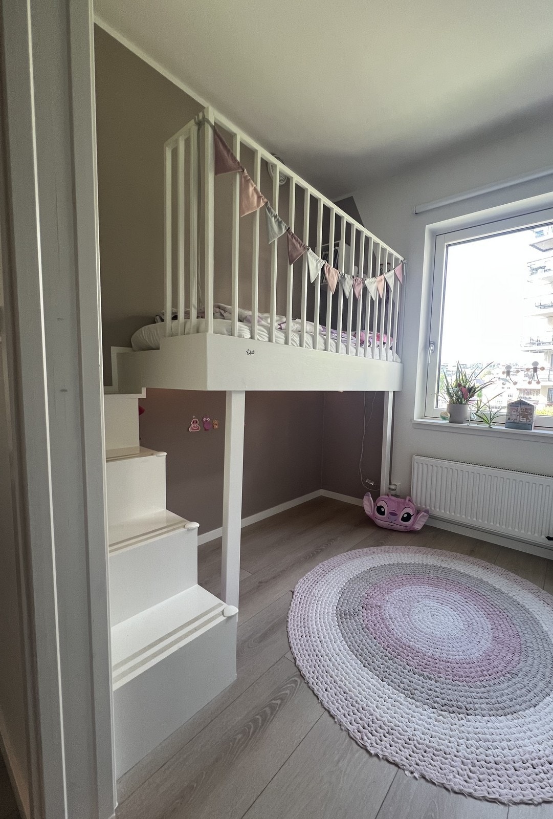 Soverom 2 - Plassbygd seng og reoler kan fjernes om ønskelig Galleribilde