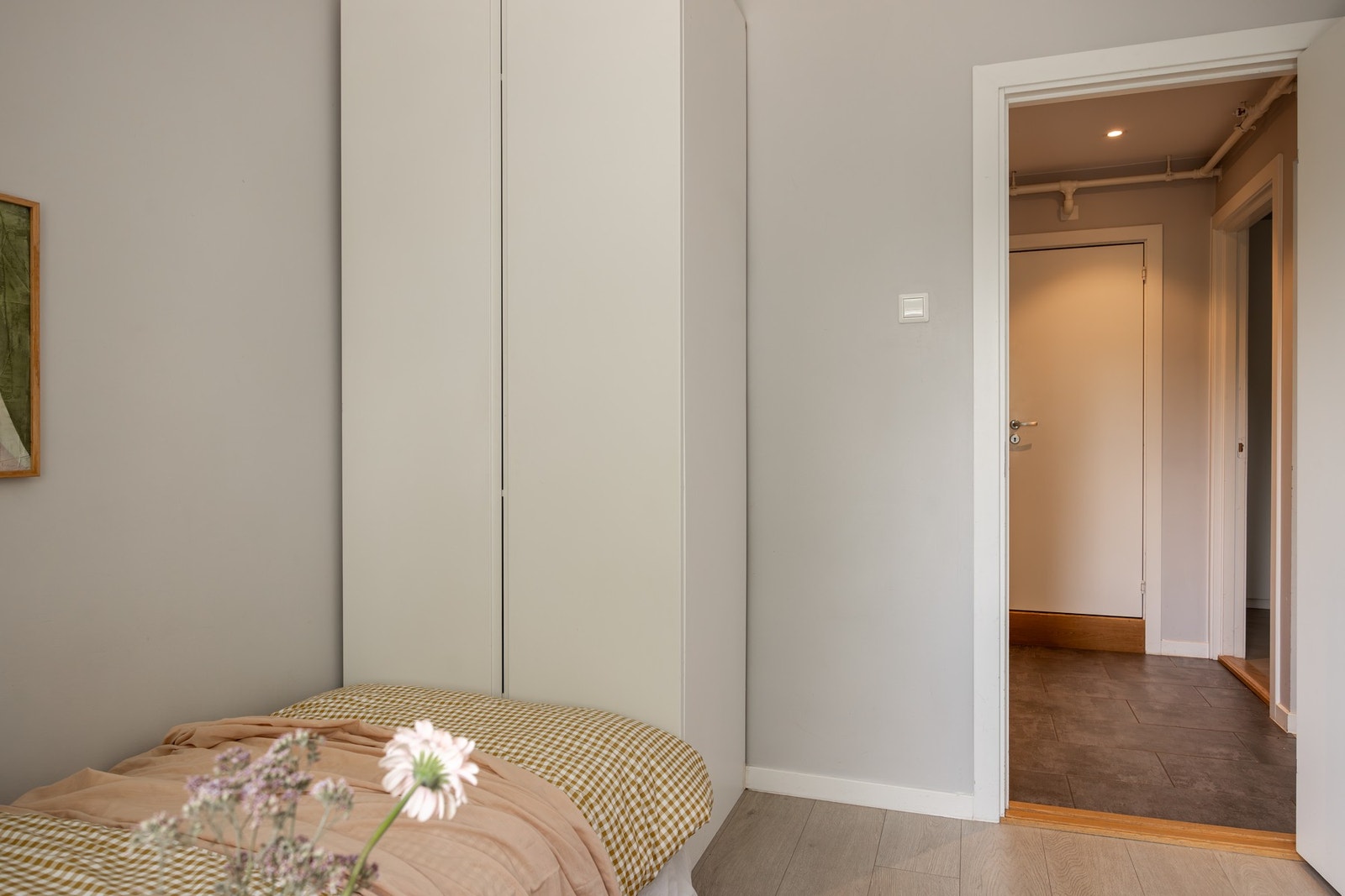 Også her får du god plass til seng og garderobe. Galleribilde
