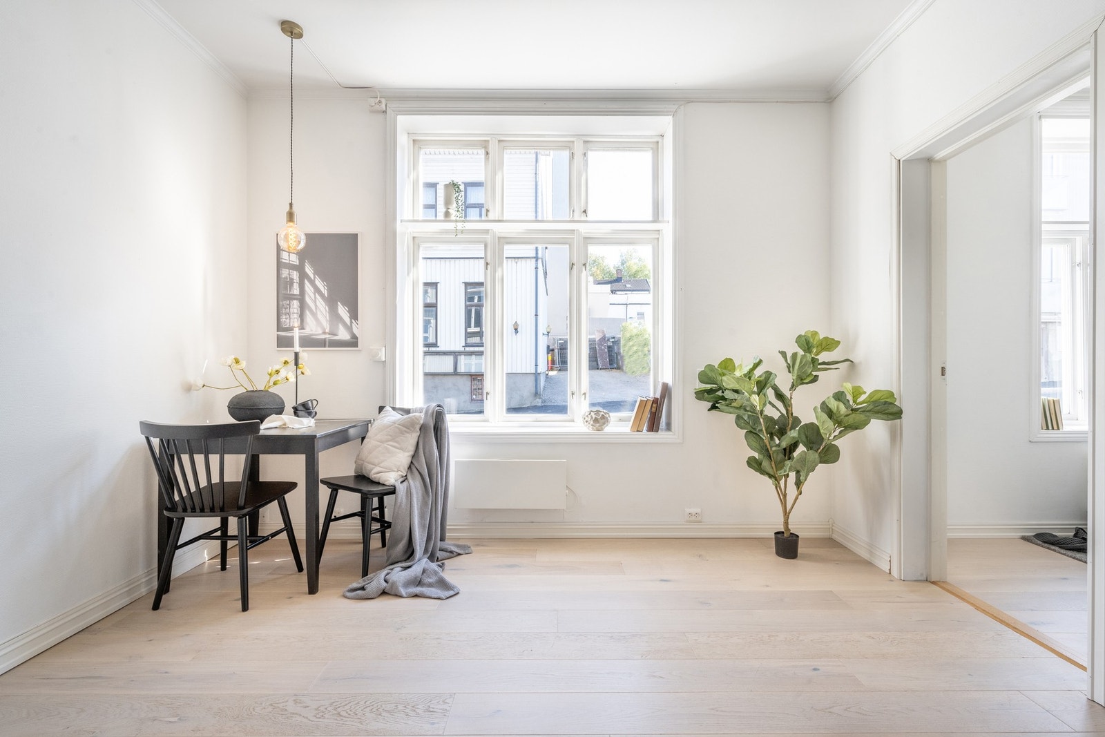 Dette er Brochs gate 16 - en lys 2-roms leilighet midt i sentrum. Bildene i annonsen er hentet fra forrige salg Galleribilde