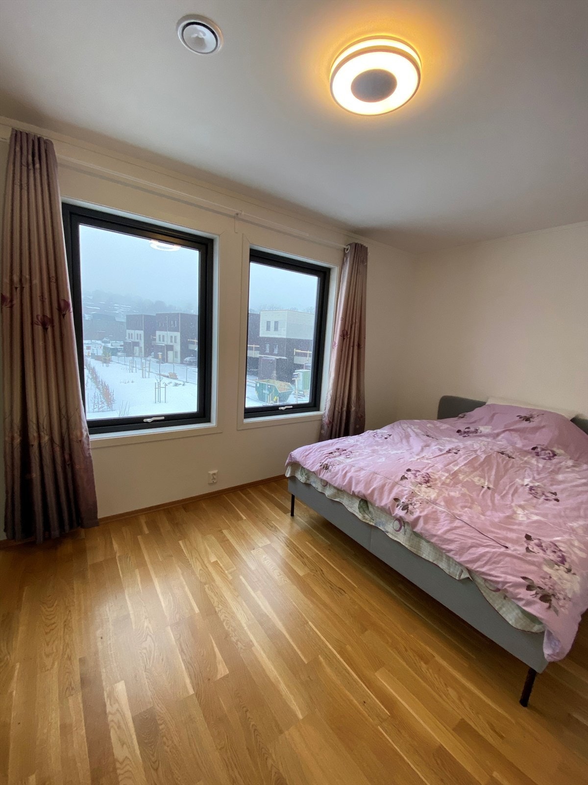 Romslig hovedsoverom. Galleribilde
