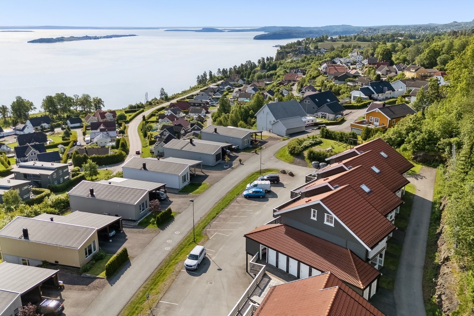 Dronefoto fra den andre siden av rekken. Galleribilde