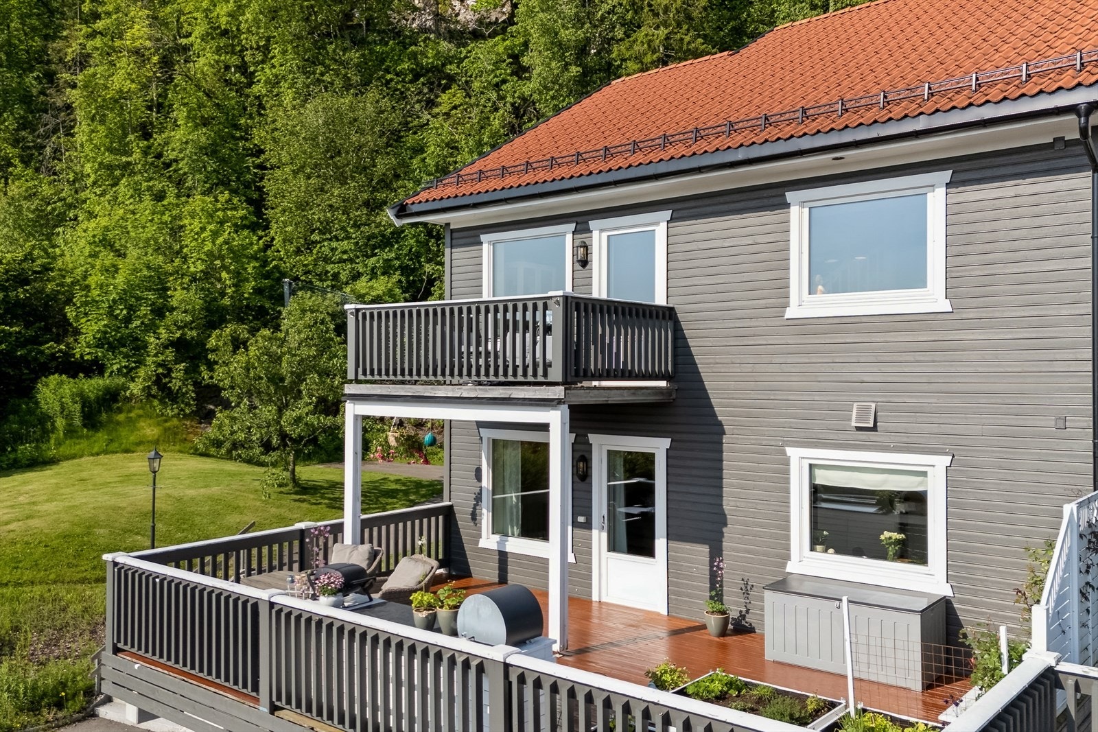 Stor fin terrasse med flott sjøutsikt Galleribilde