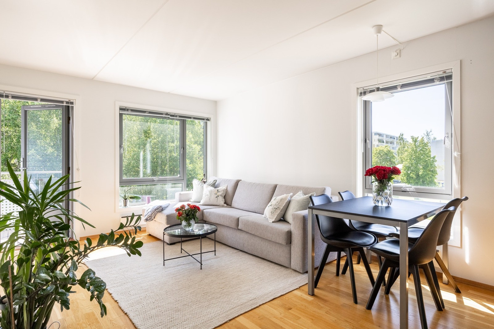 Leiligheten er lys og innbydende. Galleribilde