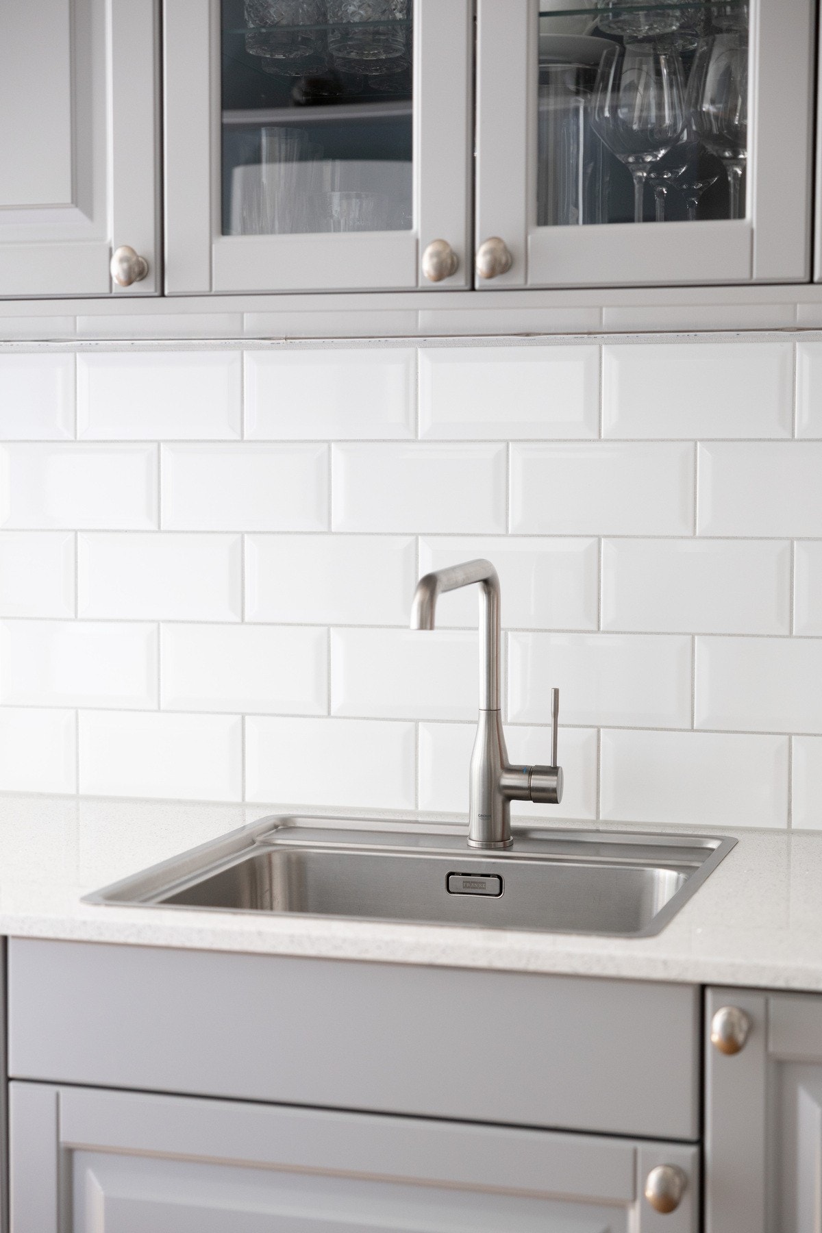 Slitesterk benkeplate av stein. Galleribilde