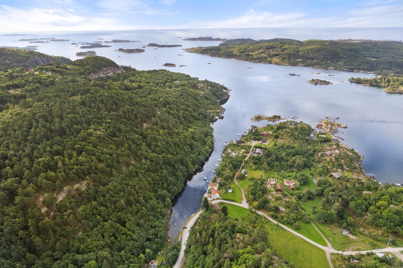 Hoven og Høksås med skjærgården mot Hille og østover Galleribilde