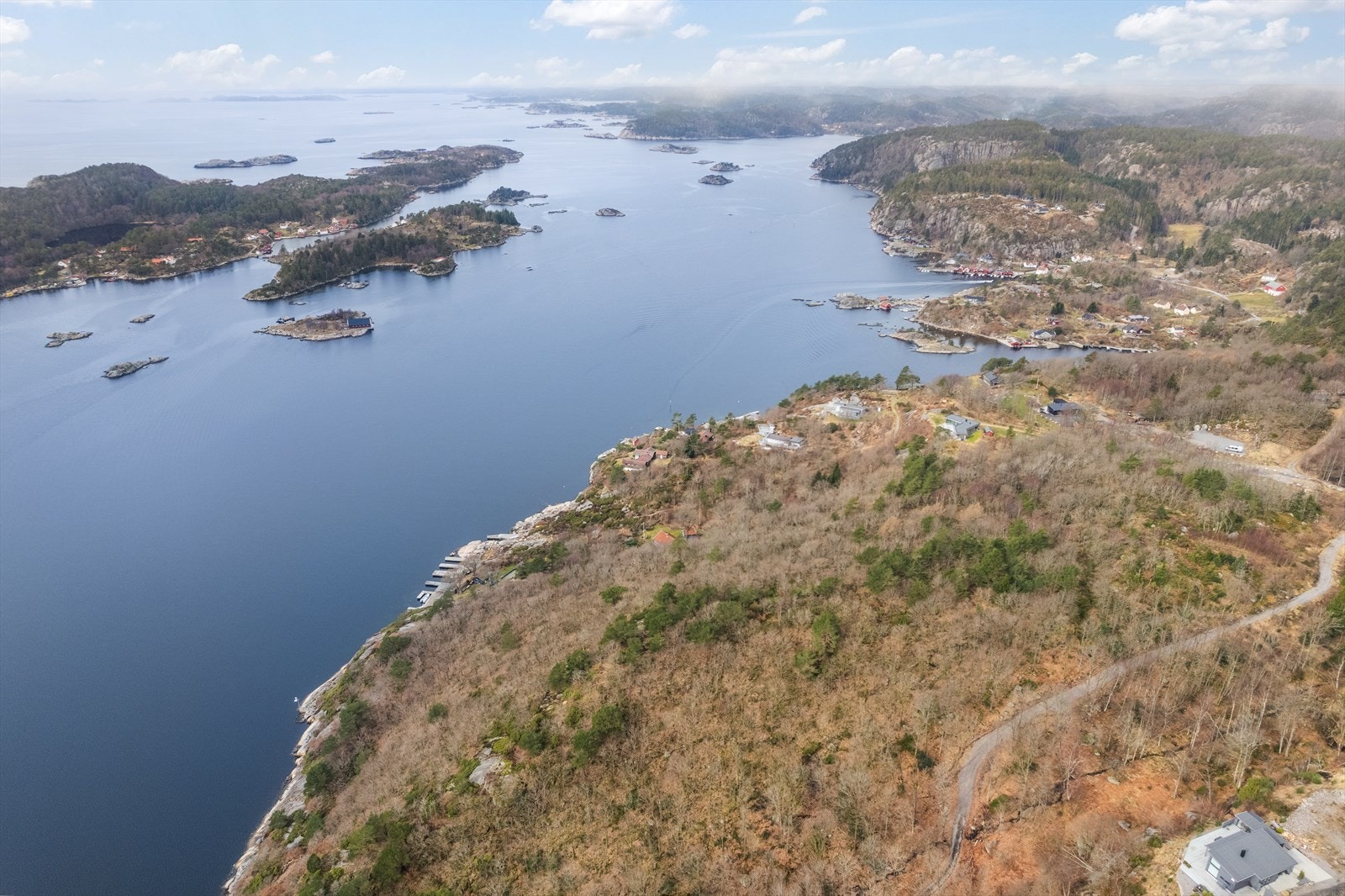 Persneset med utsikt mot øya Hille og vestover mot Lindesnes. Galleribilde
