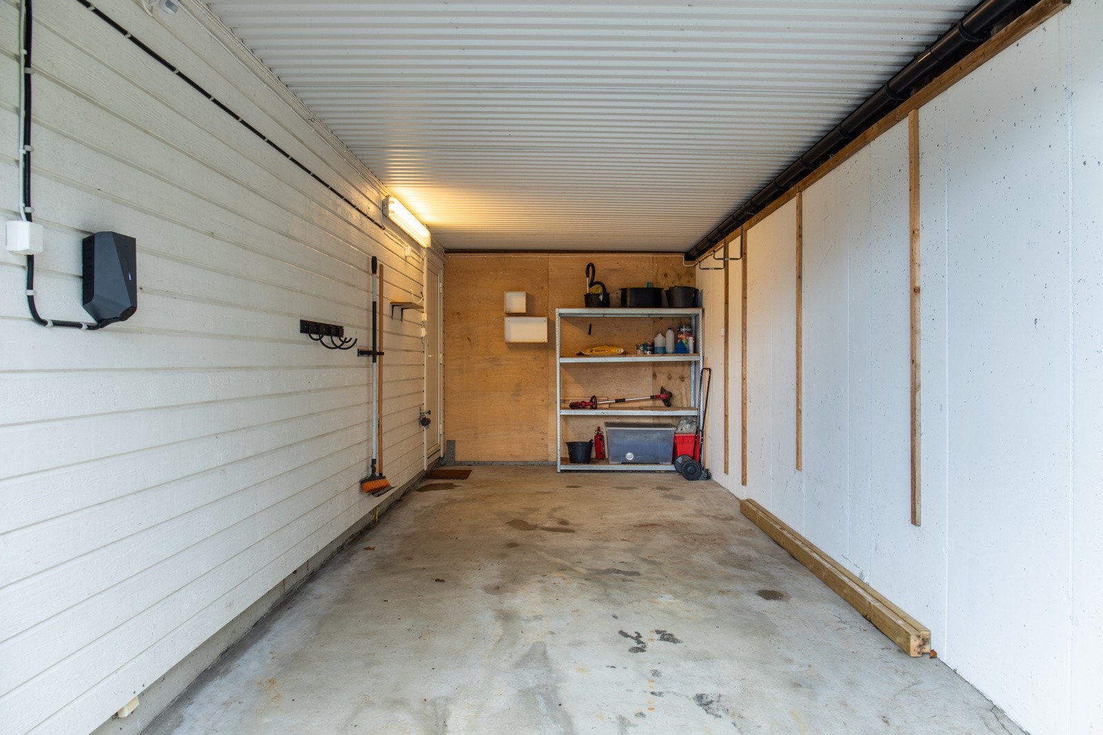 Bod med utgang til carport Galleribilde
