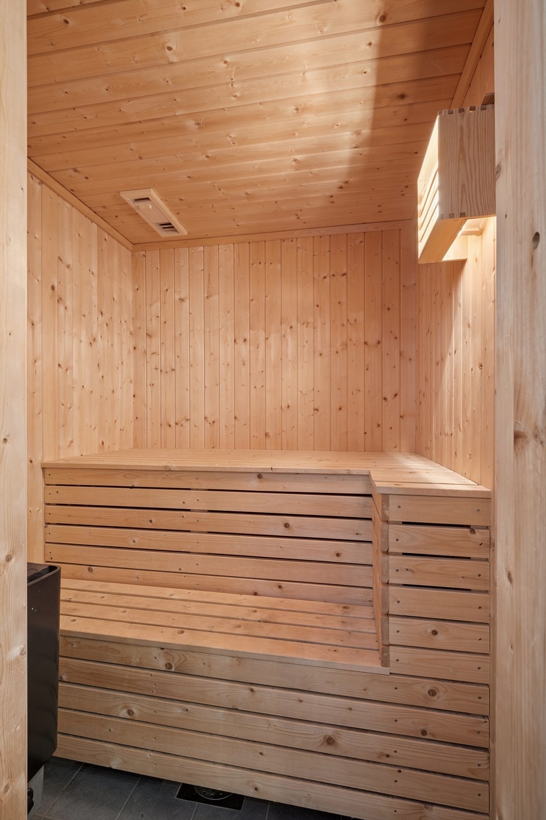 Etter en aktiv dag kan du nyte den herlige badstuen - perfekt for avslapning og velvære. Galleribilde