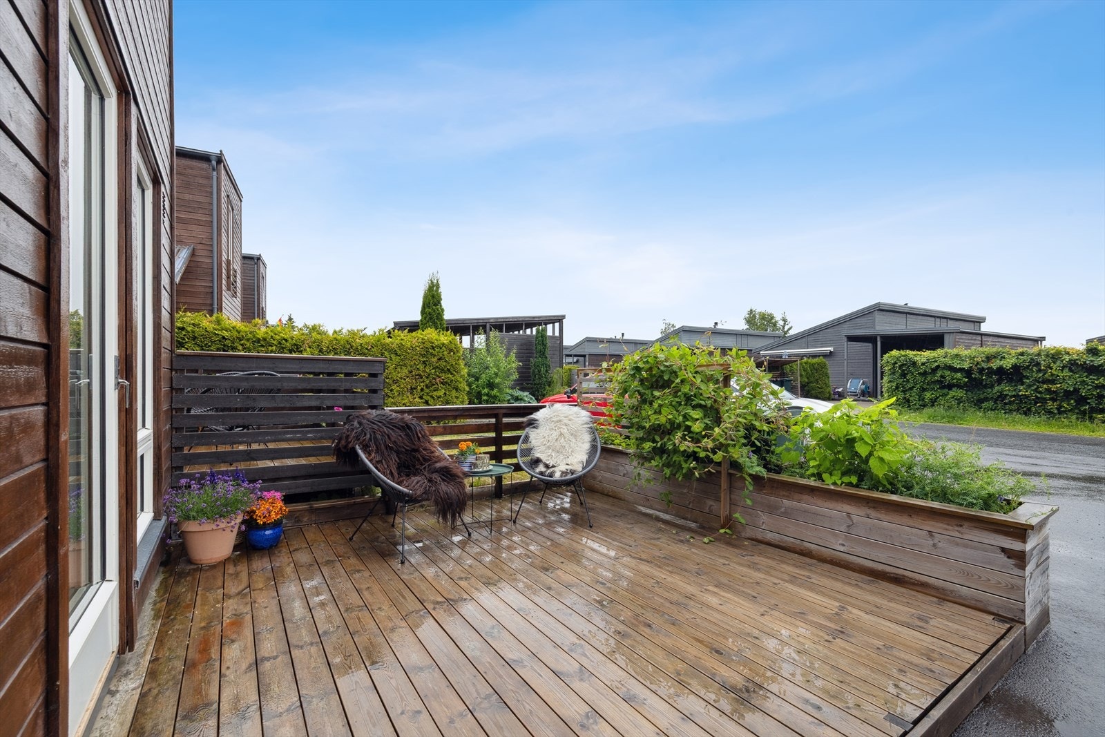 Her er det rikelig med plass for utemøblement, grill og annet en måtte ønske. Galleribilde