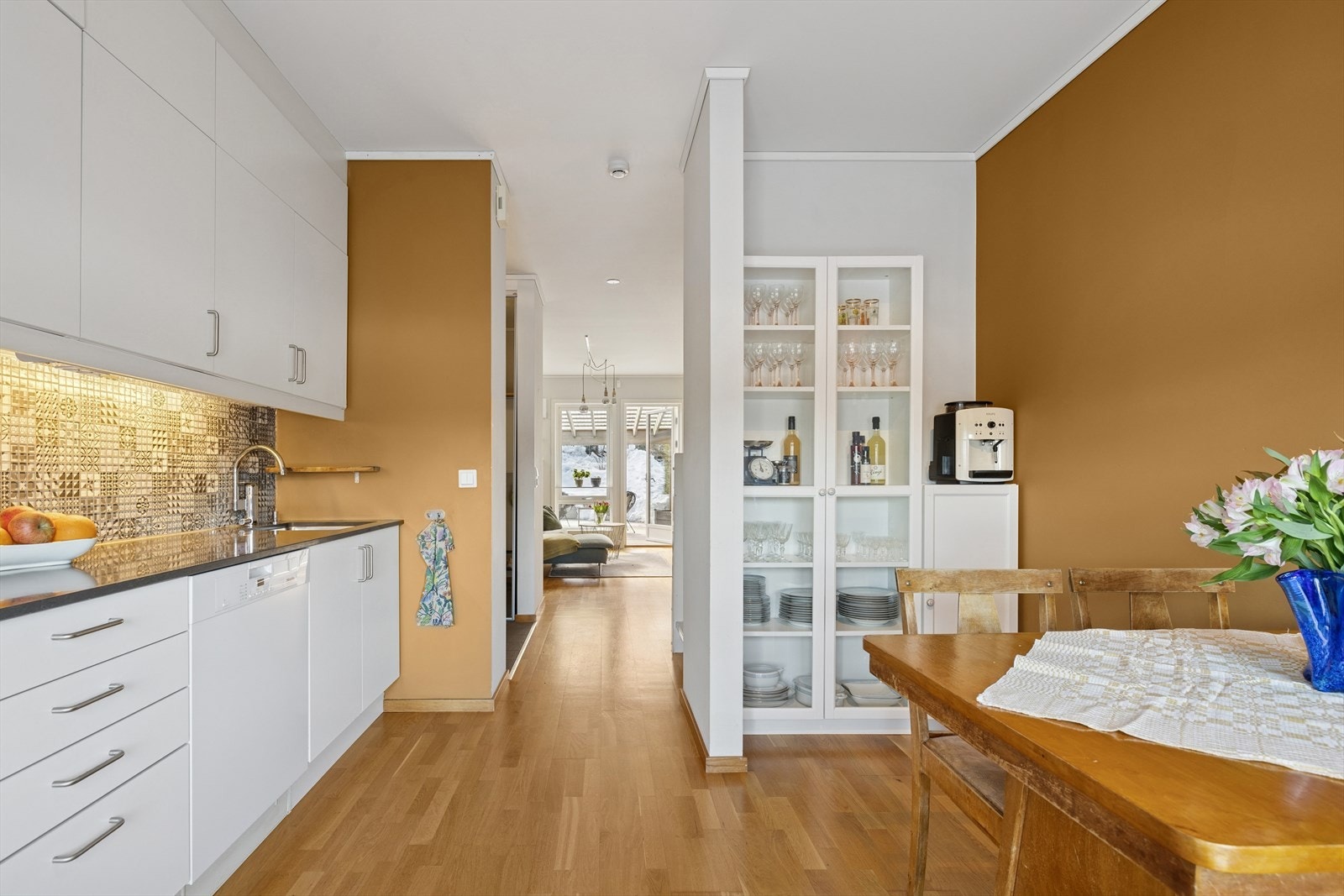 Alt i alt et svært funksjonelt og godt kjøkken som innbyr til gode smaksopplevelser. Galleribilde