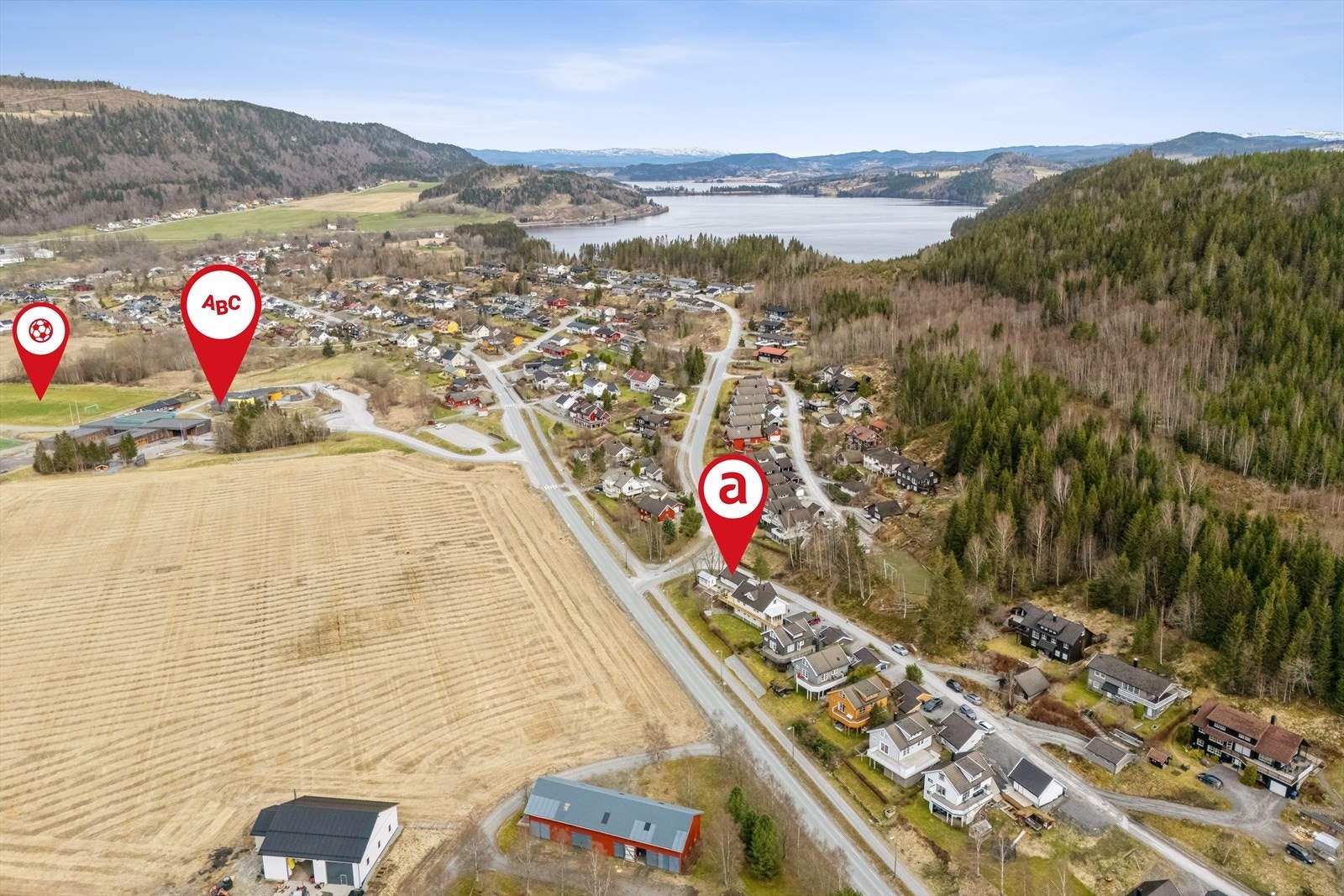 Fin beliggenhet med kort gange til skole, barnehage og idrettsarena Galleribilde