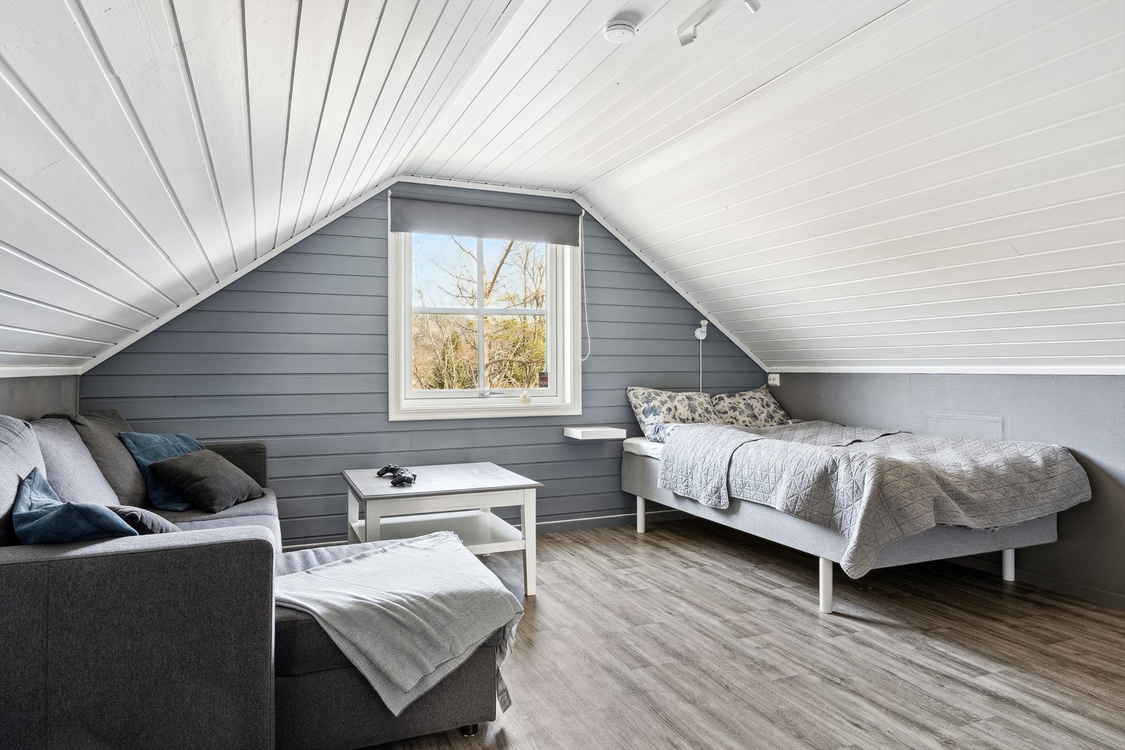 Soverom på loft. El-anlegget i huset har fått TG 1 Galleribilde
