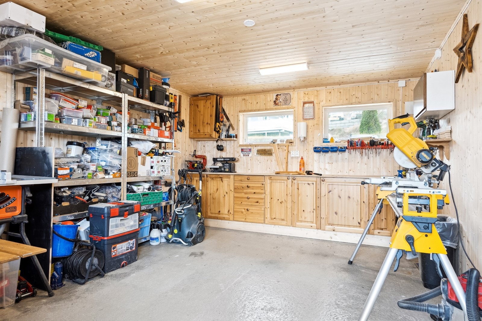 Nylig bygd på garasjen med isolert hobbyrom Galleribilde
