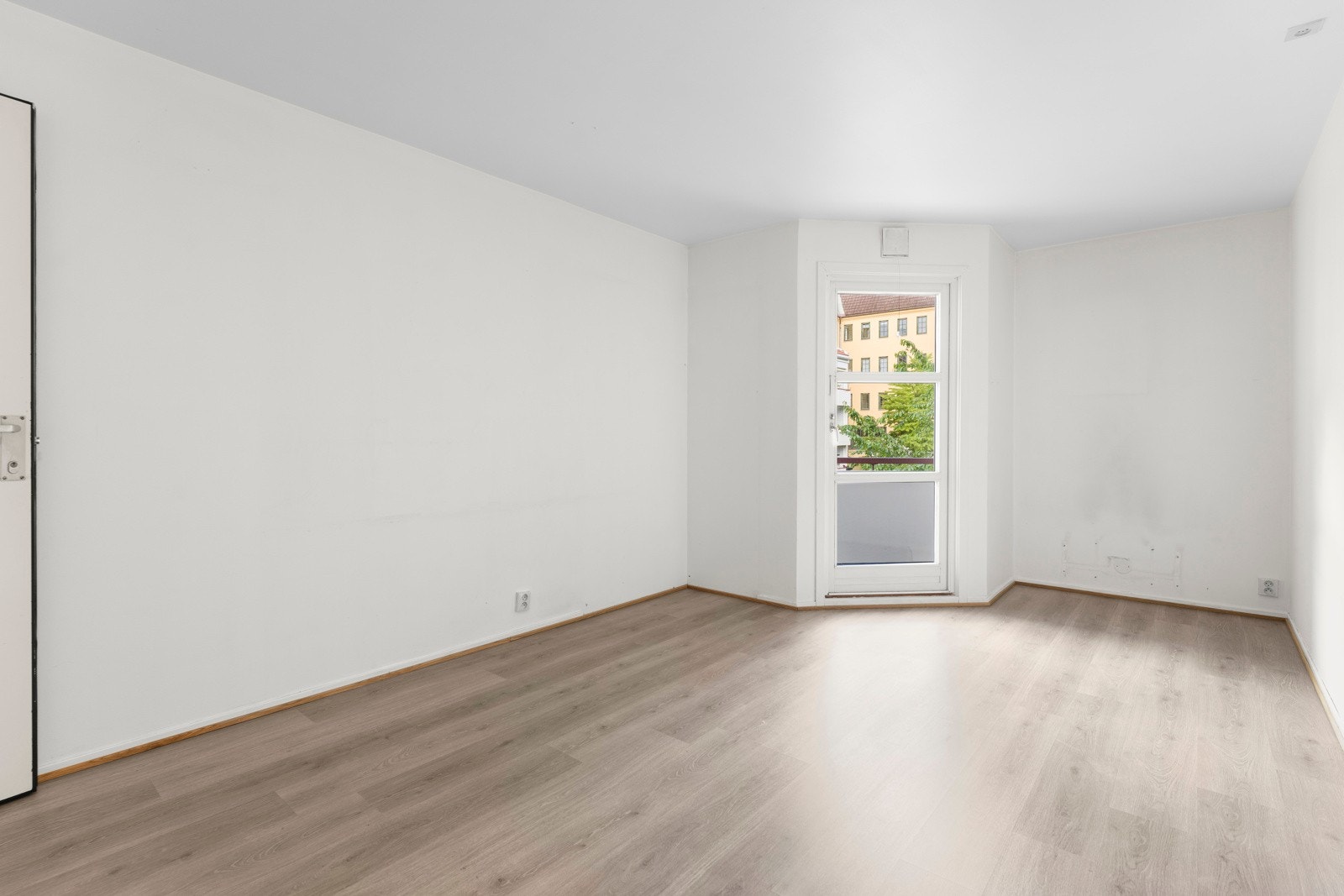 Soverommene er av god størrelse, med plass for seng og tilhørende møblement Galleribilde