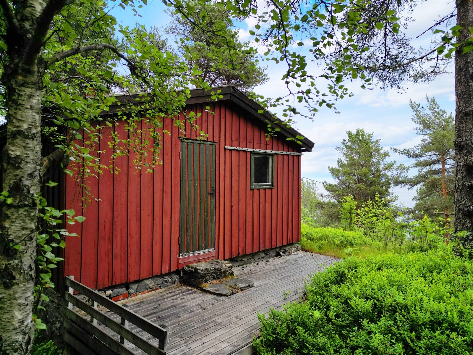 Fasade og flott utsikt (noe gjenvokst per idag) Galleribilde