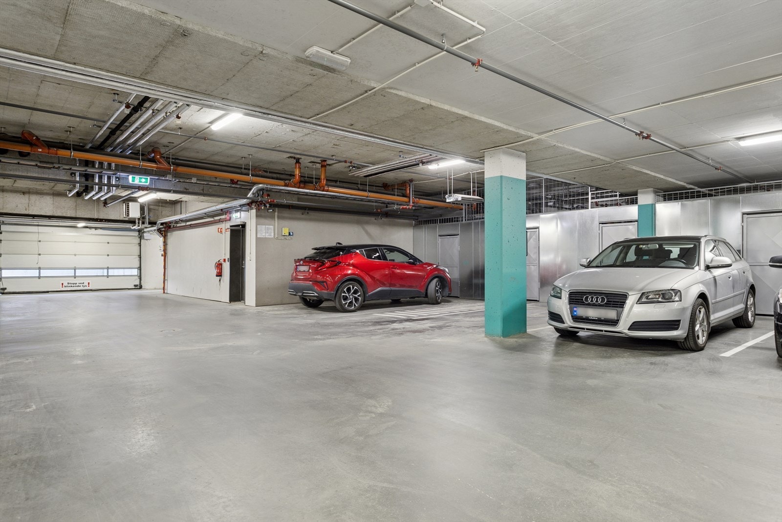 Egen P-plass i P-kjeller medfølger boligen. Galleribilde