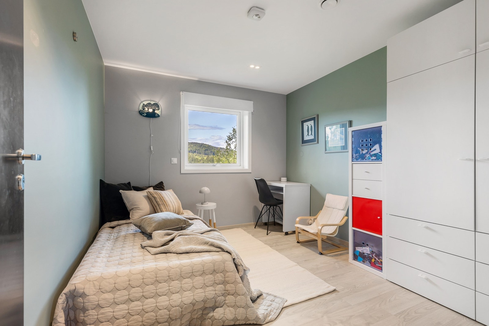 Soverom 2 og 3 passer godt som gjesterom, barnerom eller kontor. Galleribilde