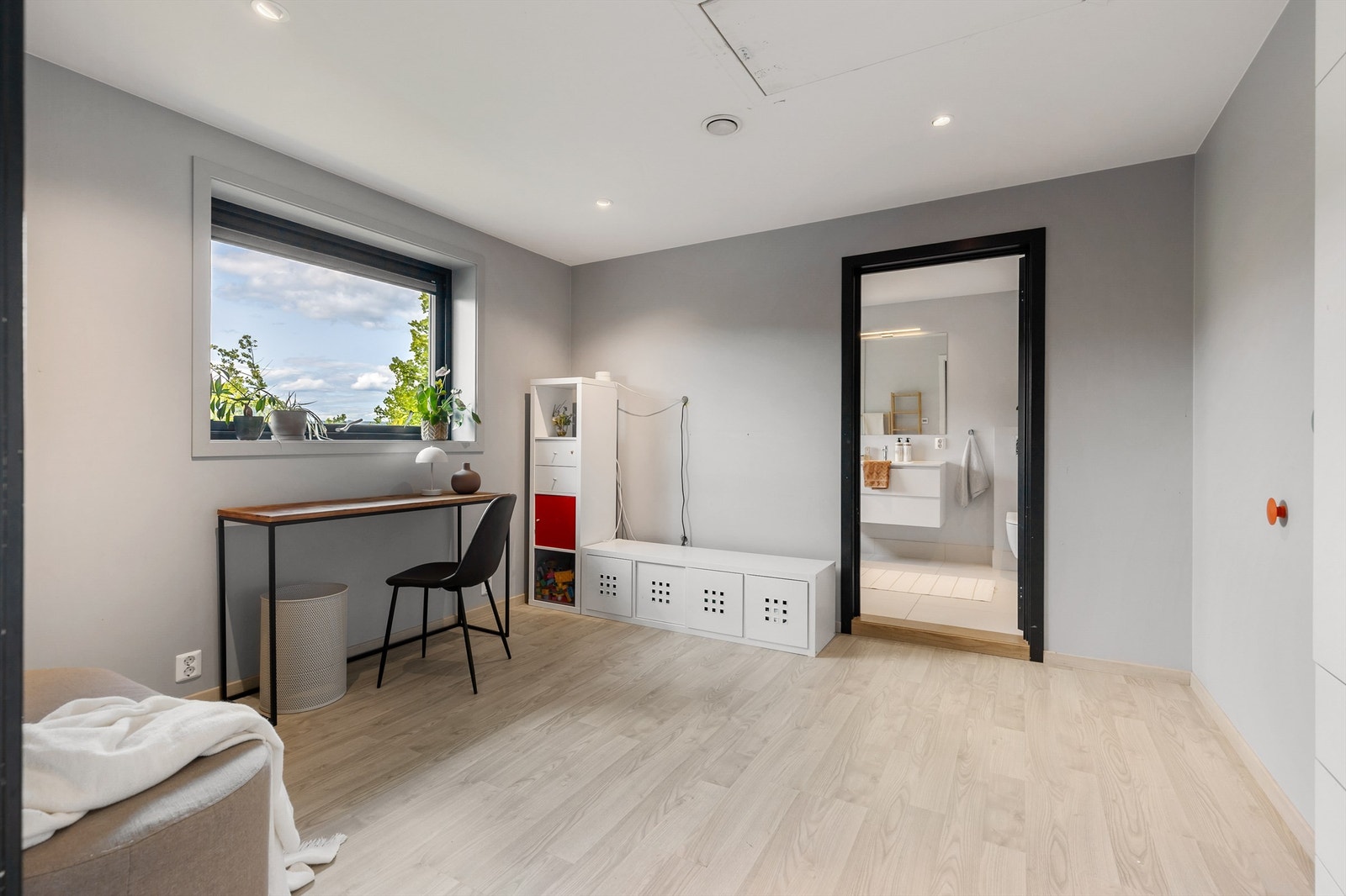 TV-stue med tilgang fra stuen. TV-stuen har tilgang til eget bad. Galleribilde