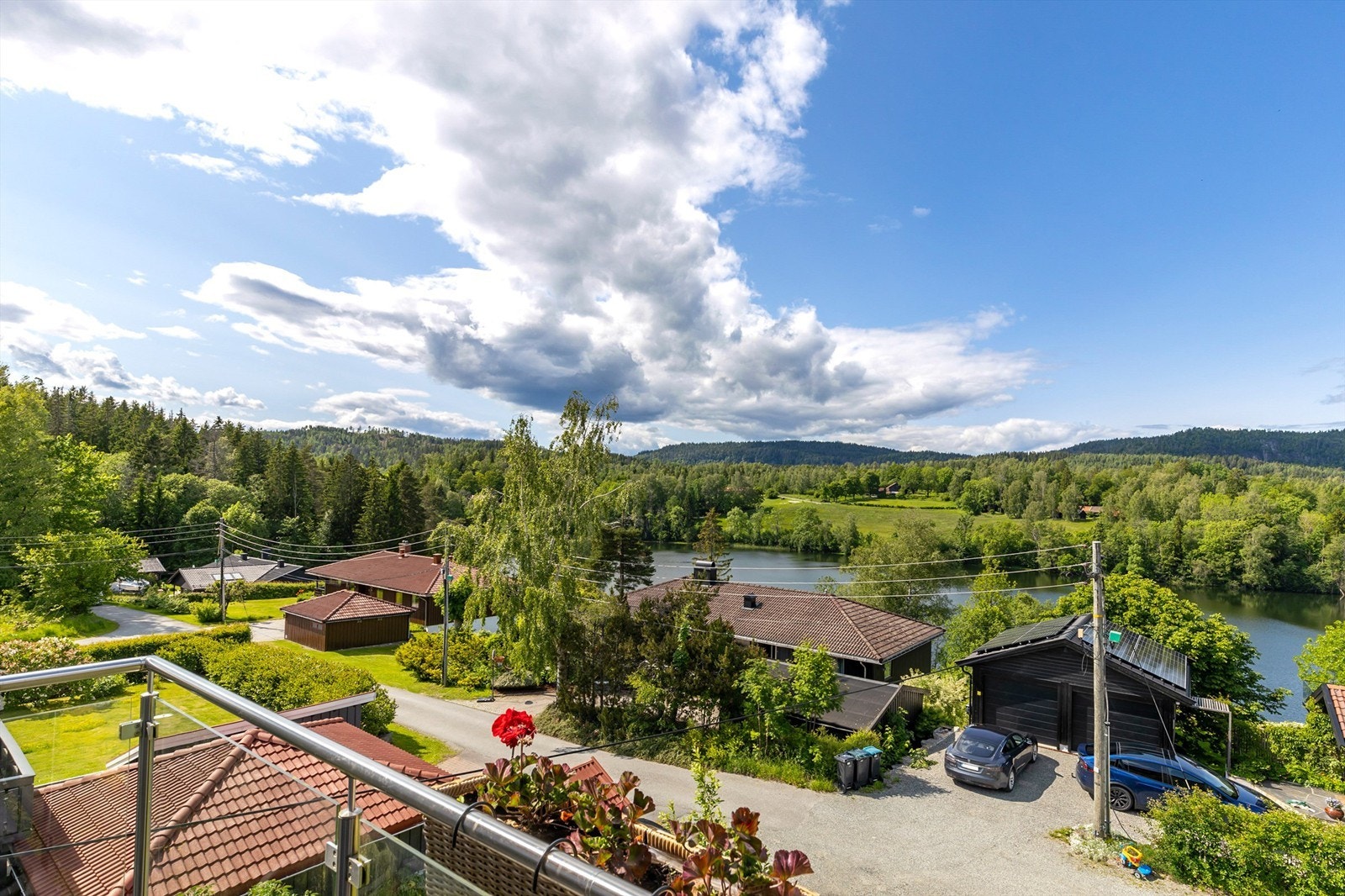 Balkongen med utgang fra stuen. Fantastisk utsikt! Galleribilde