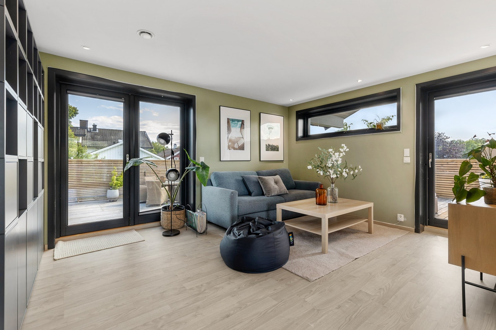 Fra stuen er det utgang til både balkongen og terrassen. Galleribilde