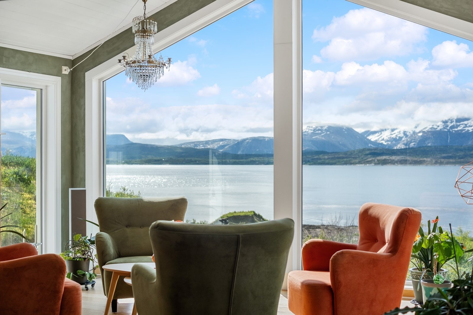 Stue, Saltenfjorden og Børvasstindene. Galleribilde