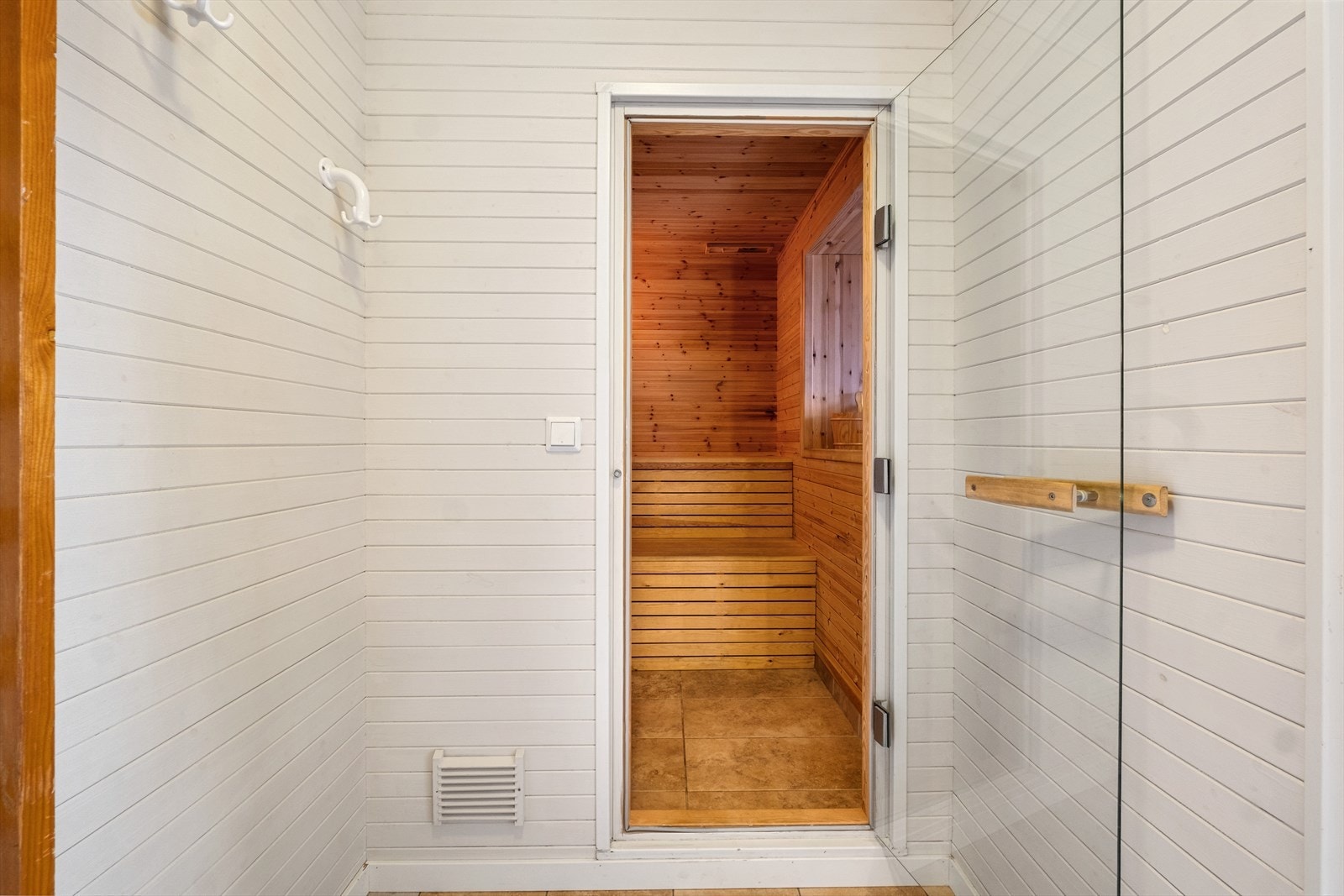 Bad-stue utleiedel. Galleribilde