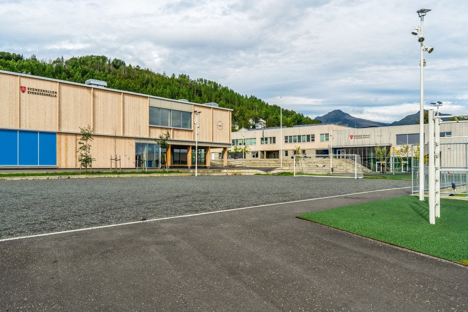 Evenes skole ligger som nærmeste nabo Galleribilde