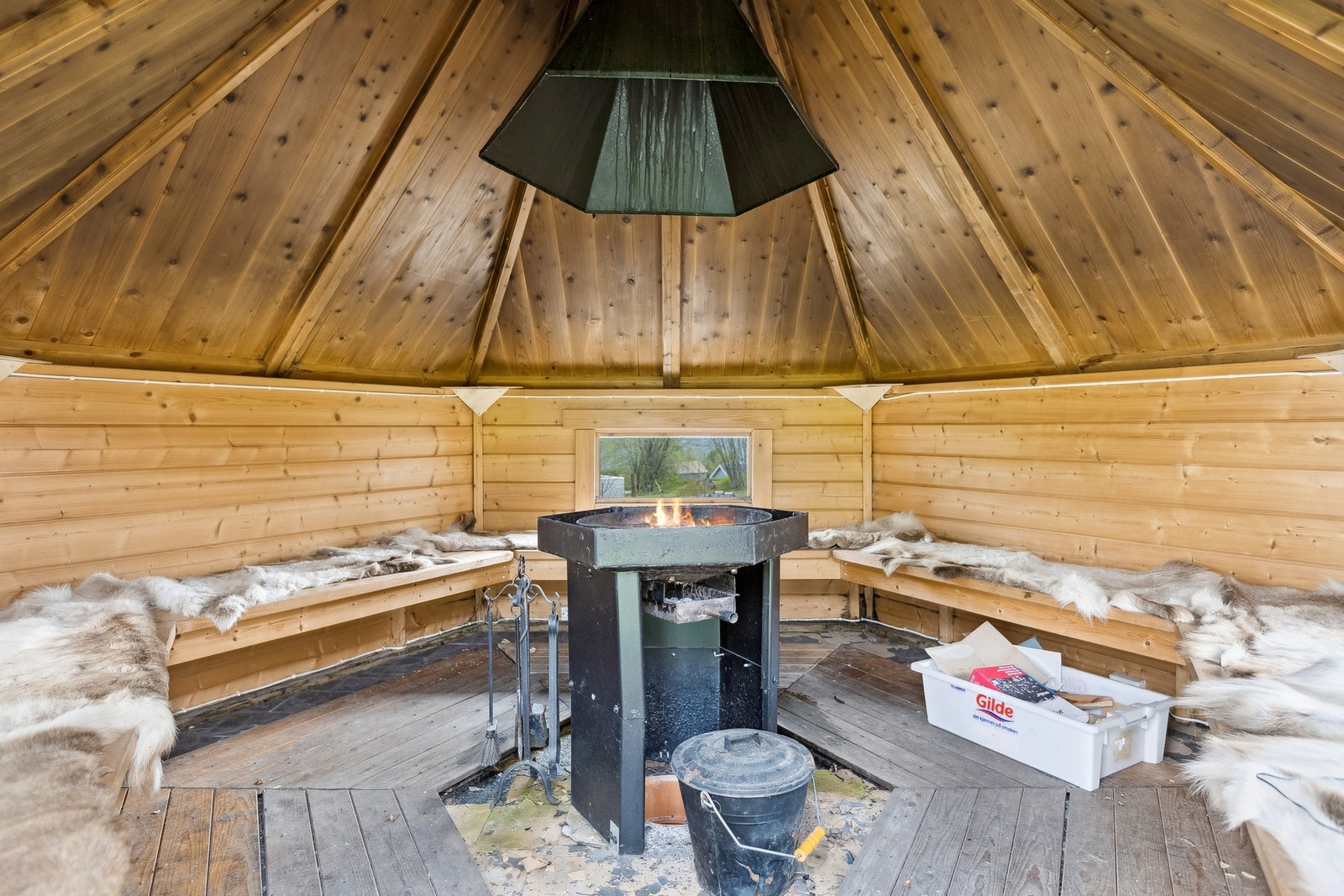 Grillbu Galleribilde