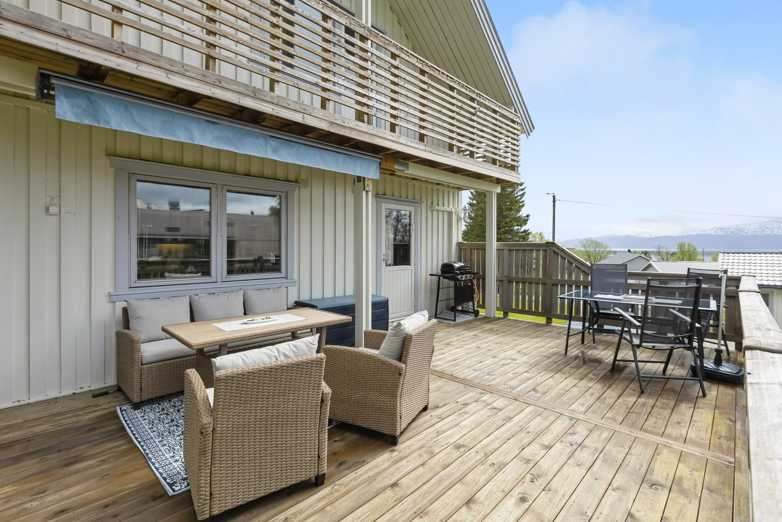 Stor solrik veranda Galleribilde