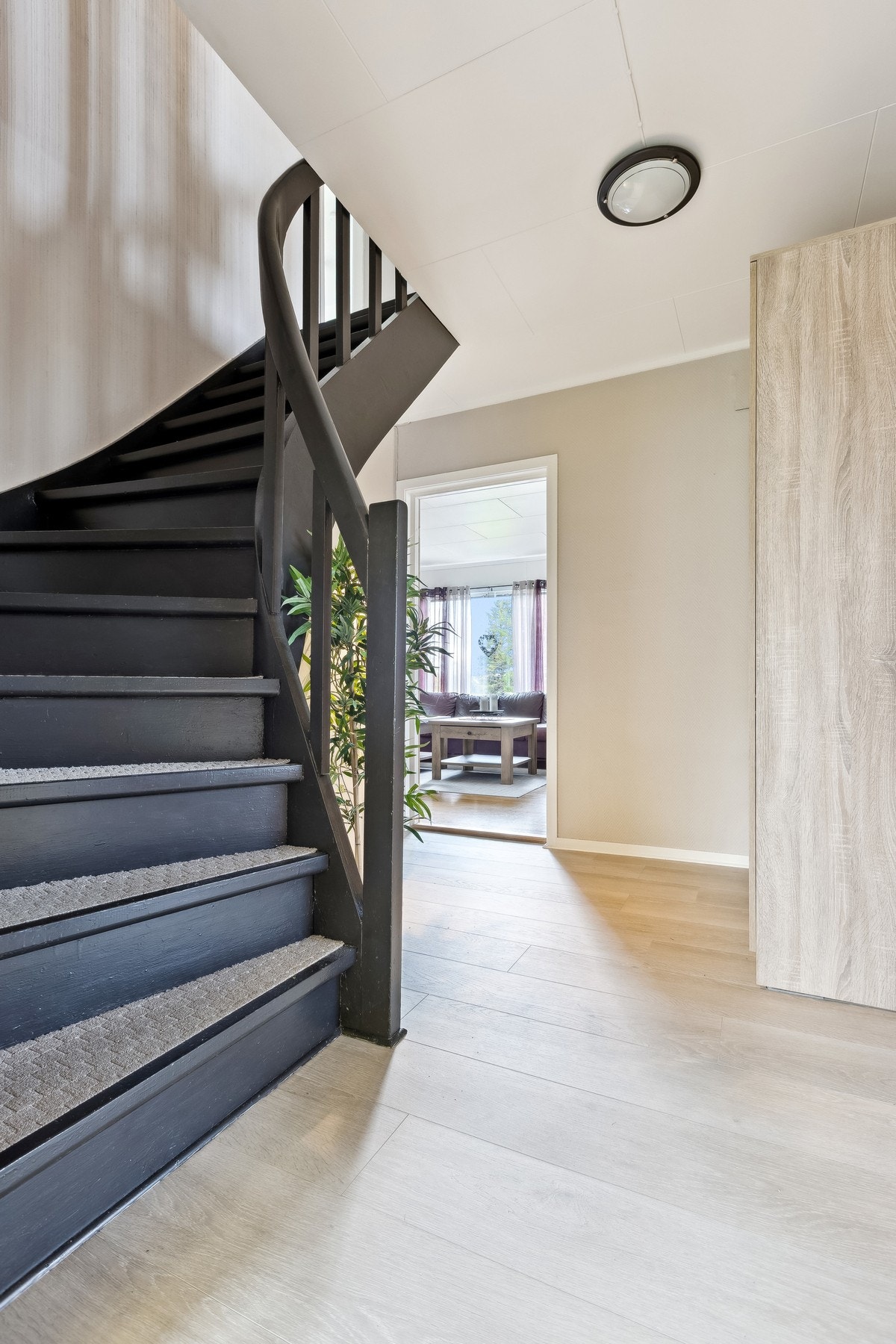 Gang med trapp til loftsetasjen Galleribilde