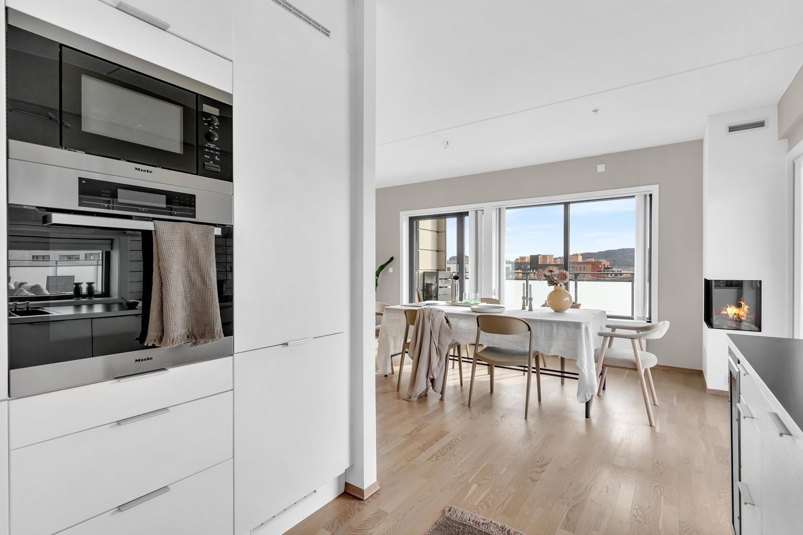 Fra stuen er det utgang til den flotte takterrassen Galleribilde