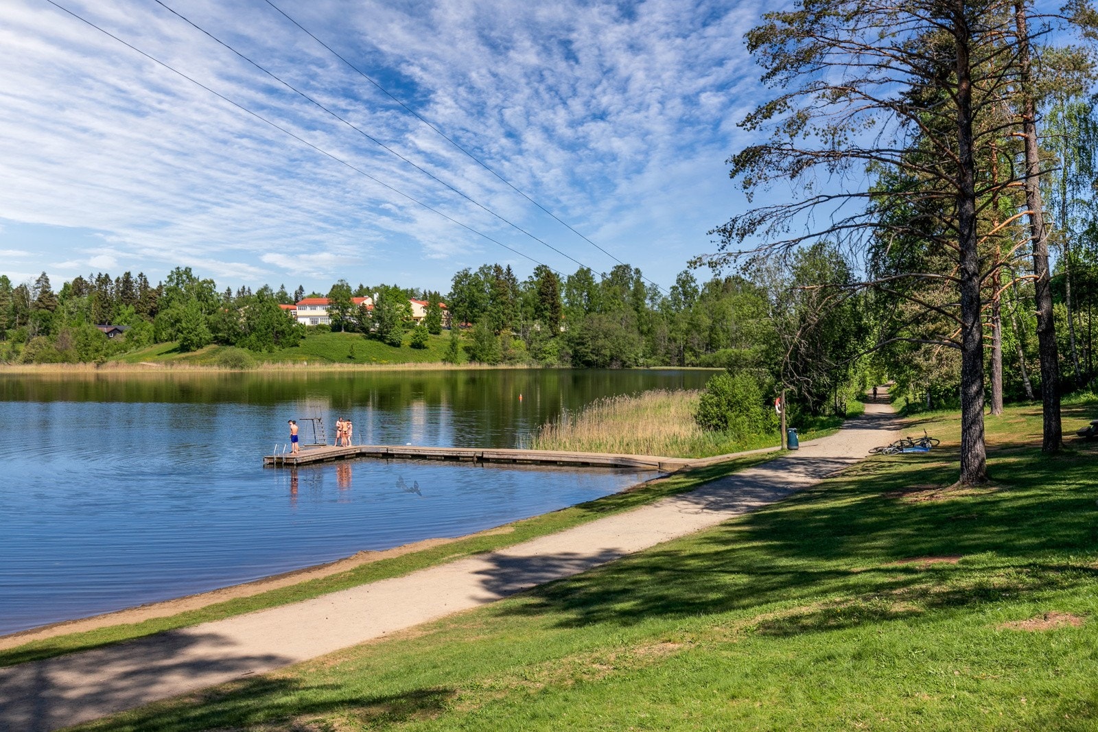 Nordbytjernet har flott badeplass med strand, volleyballbane, bade- og fiskebrygge. Fra tjernet går det løyper i skogområdet Vestmoen og videre til Olaløkka på Sand og Ringbanen på Gardermoen. Galleribilde