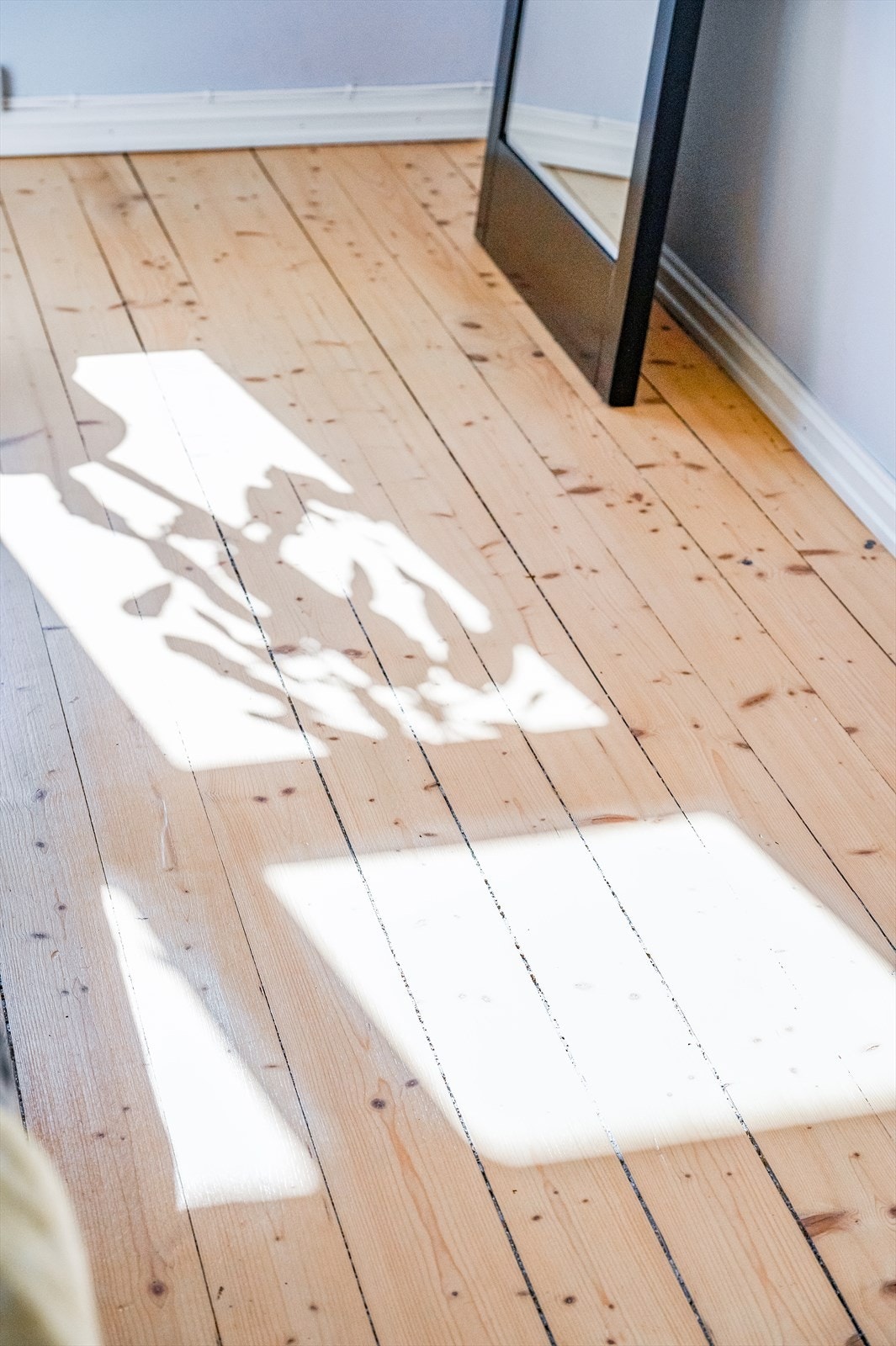 Det originale tregulvet sørger for en lun følelse. Galleribilde