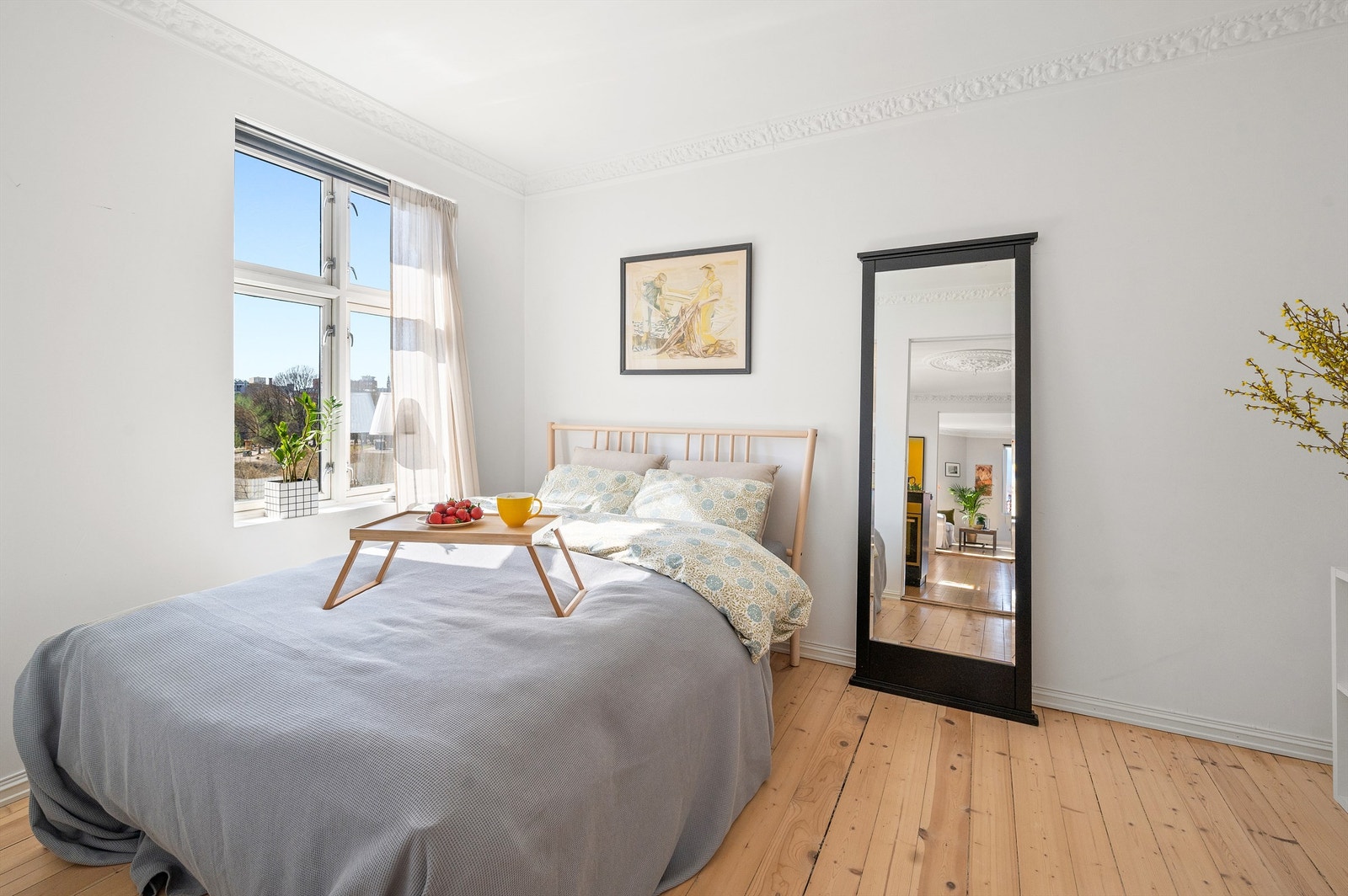 Leilighetens hovesoverom er også romslig og har god plass til ønsket innredning. Galleribilde