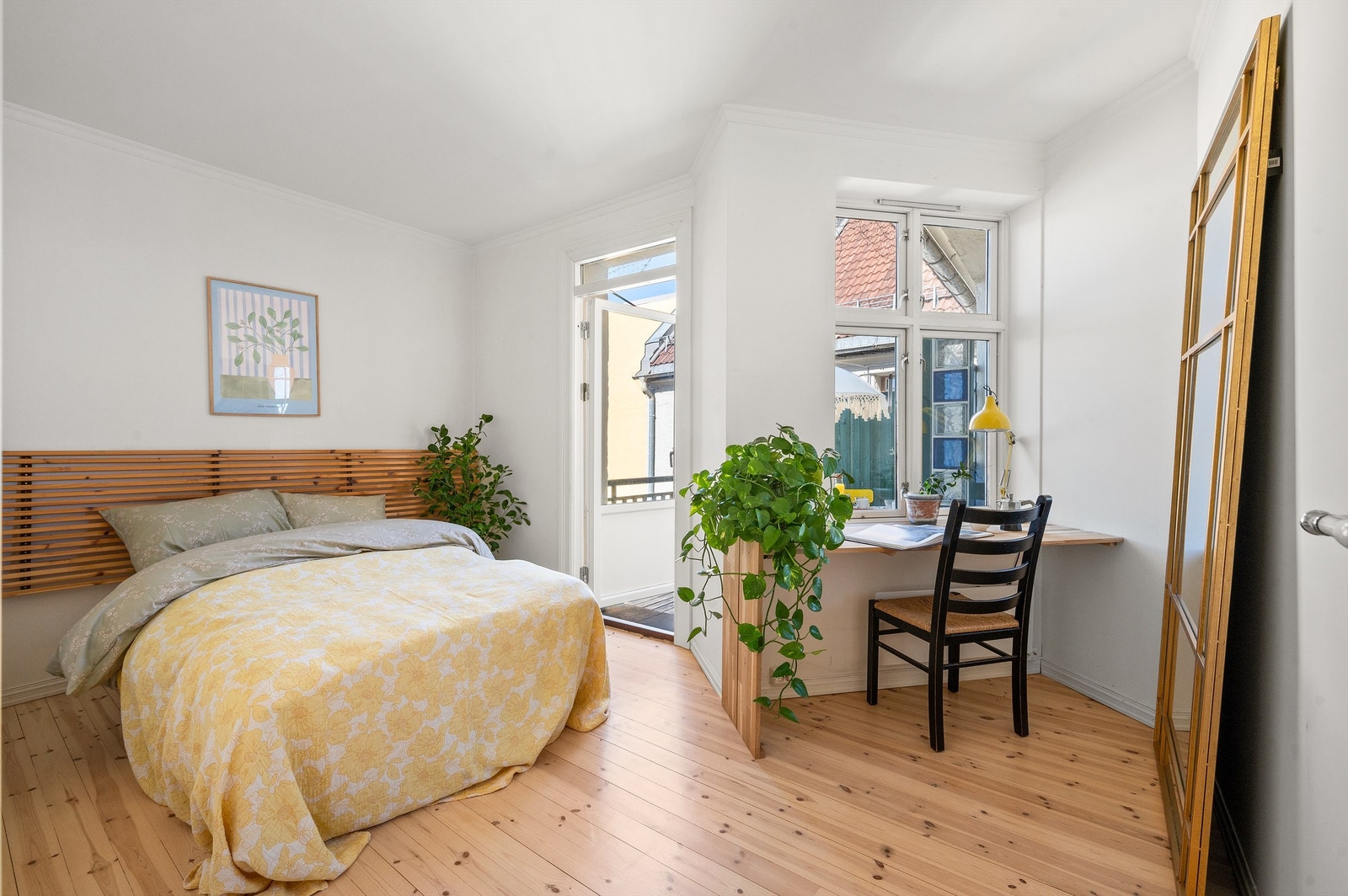 Soverommet mot bakgården er av god størrelse og kan enkelt innredes med både dobbeltseng og tilhørende nattbord. Galleribilde