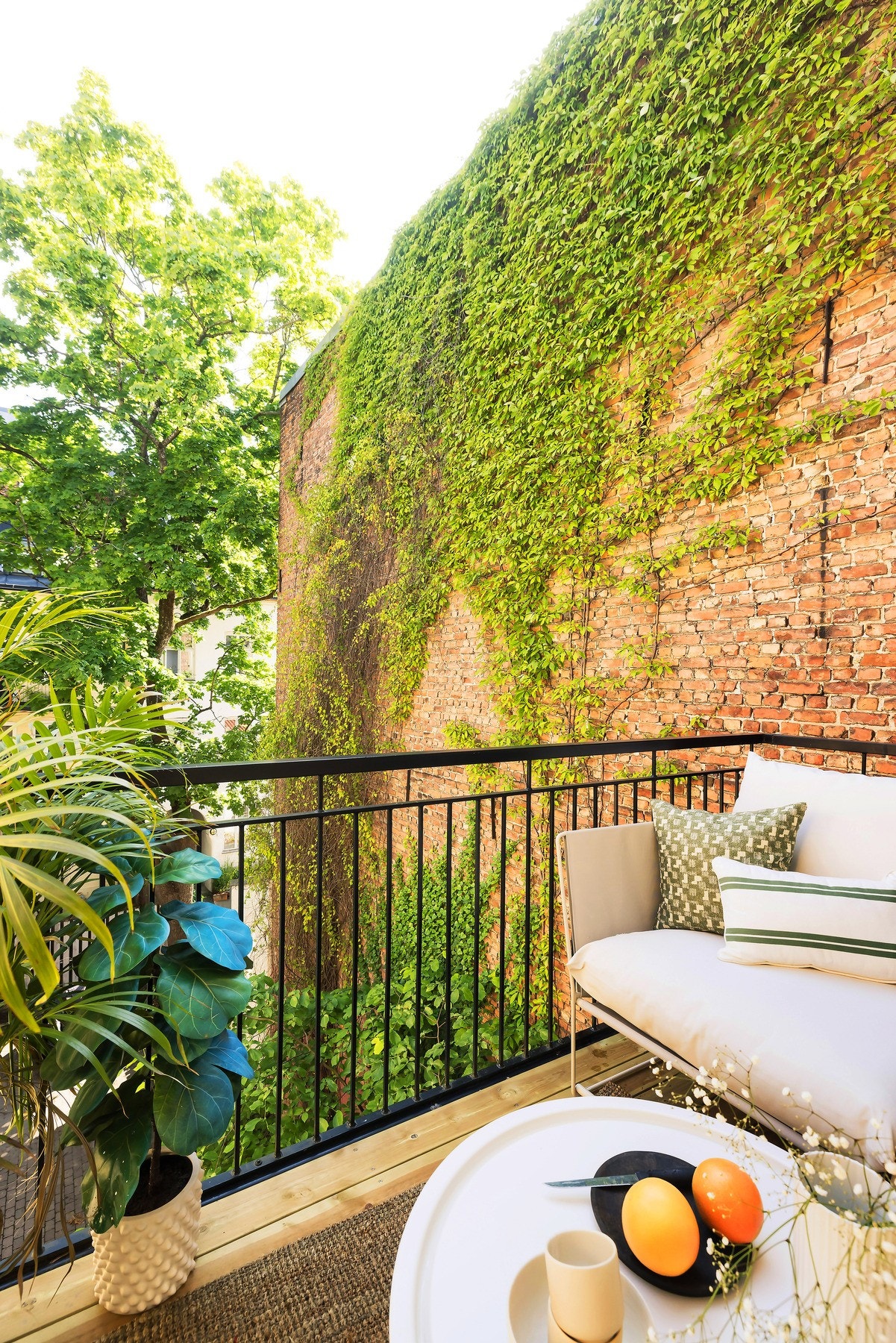 Et hyggelig uterom med plass til både utemøbler og grill. Galleribilde