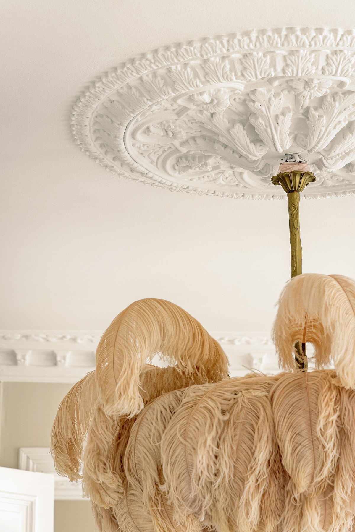 Boligen byr på vakre detaljer som bl.a. stukkatur og rosetter. Galleribilde