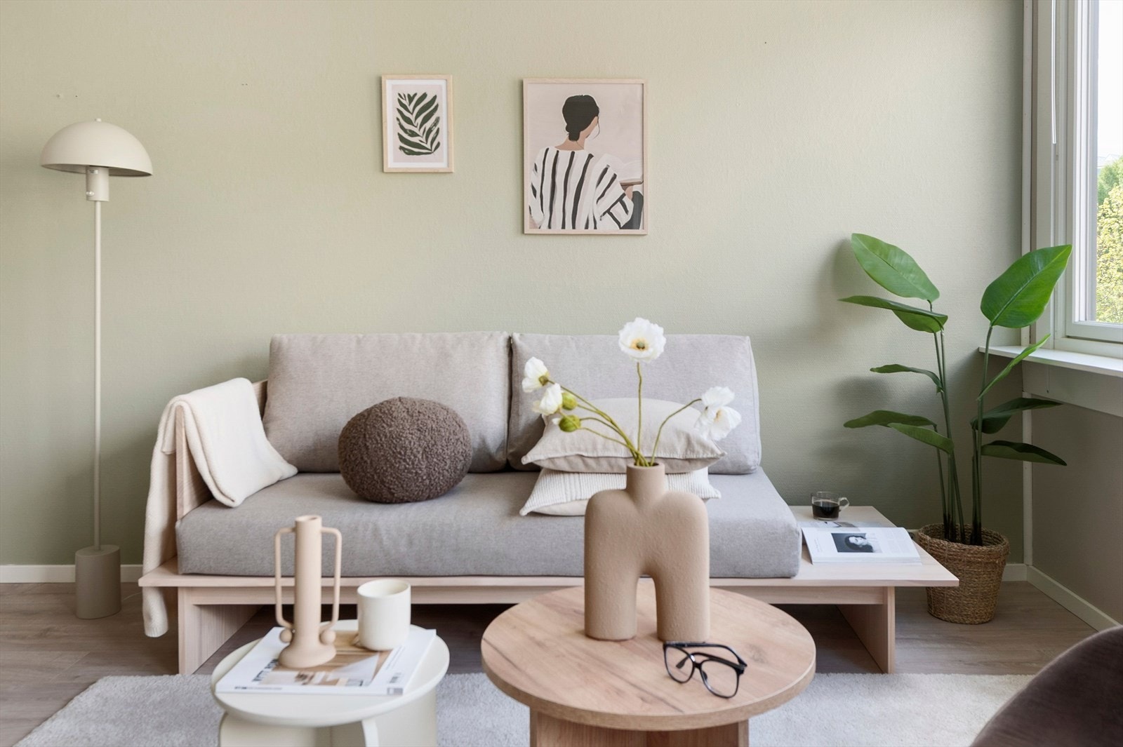 Modernisert stue, malt i moderne og harmoniske fargevalg. Galleribilde