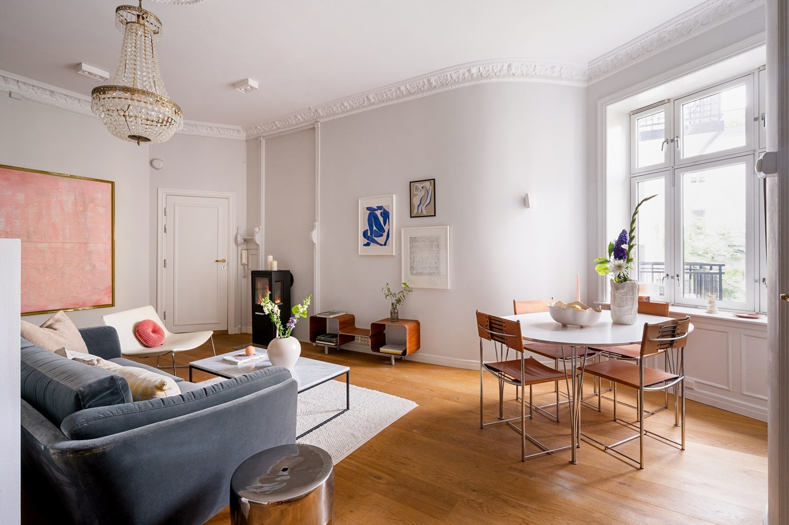 Vinduene vender mot den rolige, indre gården og gir godt med naturlig lys og en luftig romfølelse. Galleribilde