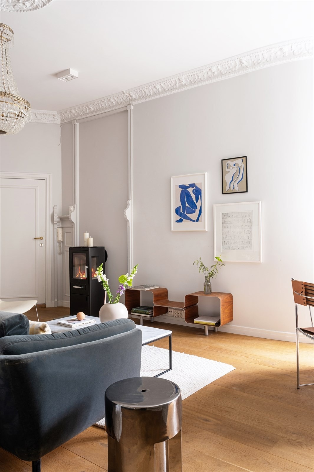 På gulv er det lagt pen en-stavs eikeparkett. Galleribilde