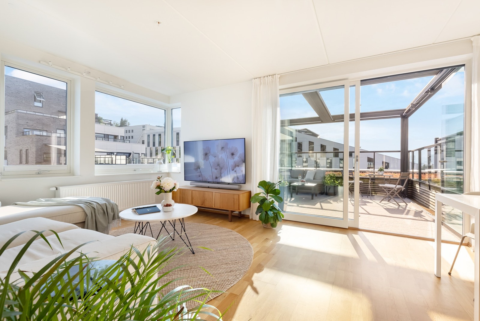 Dette er en rålekker og påkostet 4-roms leilighet beliggende i byggets 6.etasje. Galleribilde