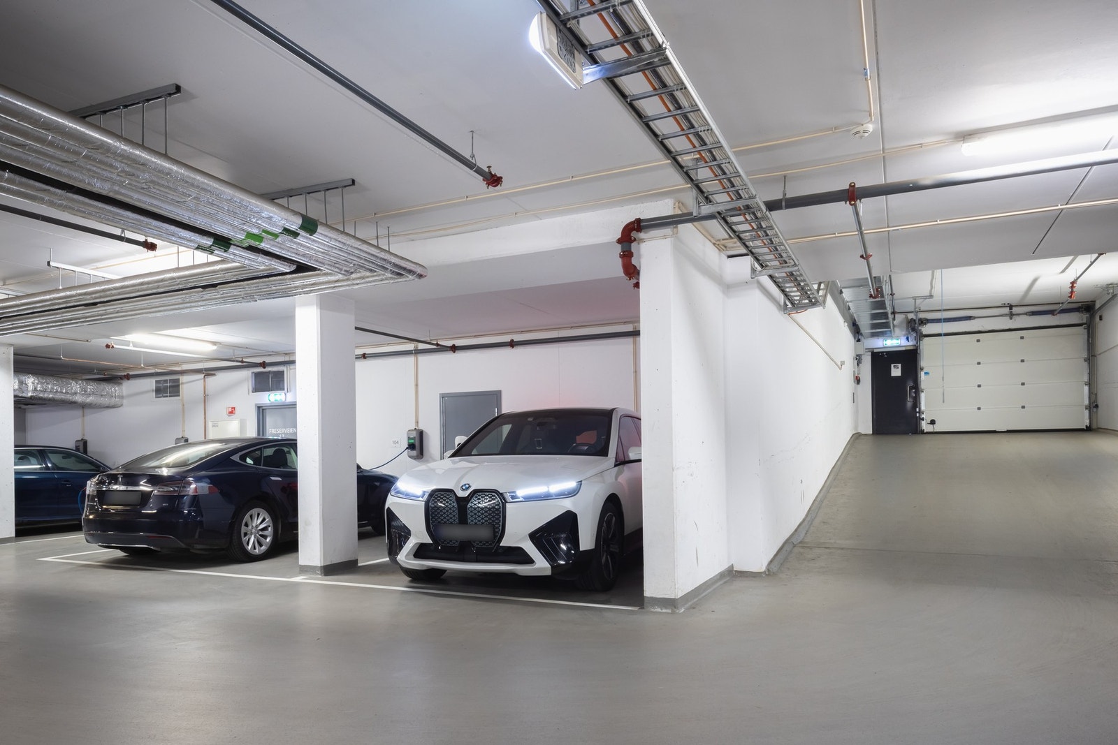 Plassen er lett tilgjengelig og ligger praktisk til rett ved innkjørselen. Galleribilde