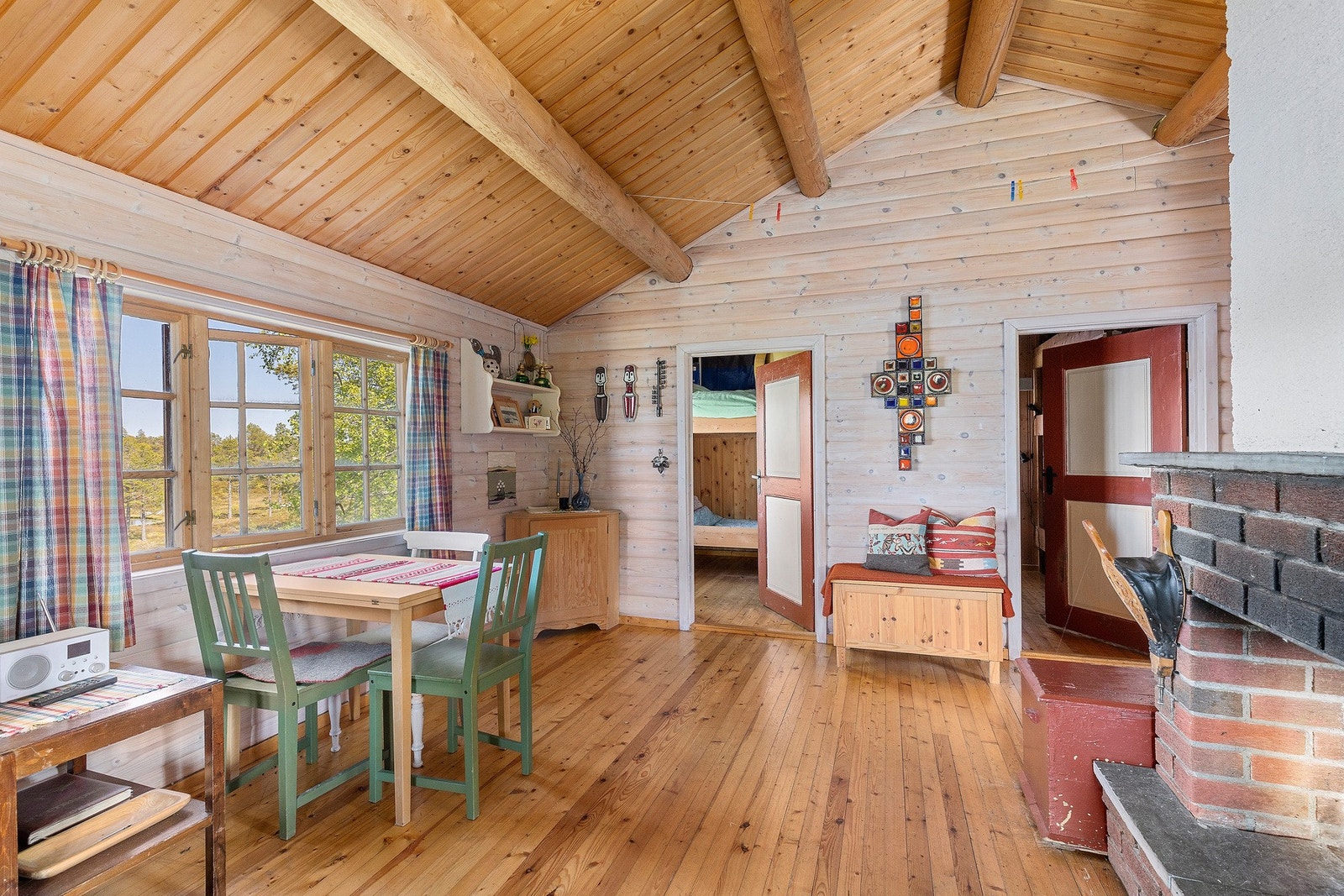 Hytta har 2 soverom hvor det i dag er innredet til 5 sengeplasser. Galleribilde