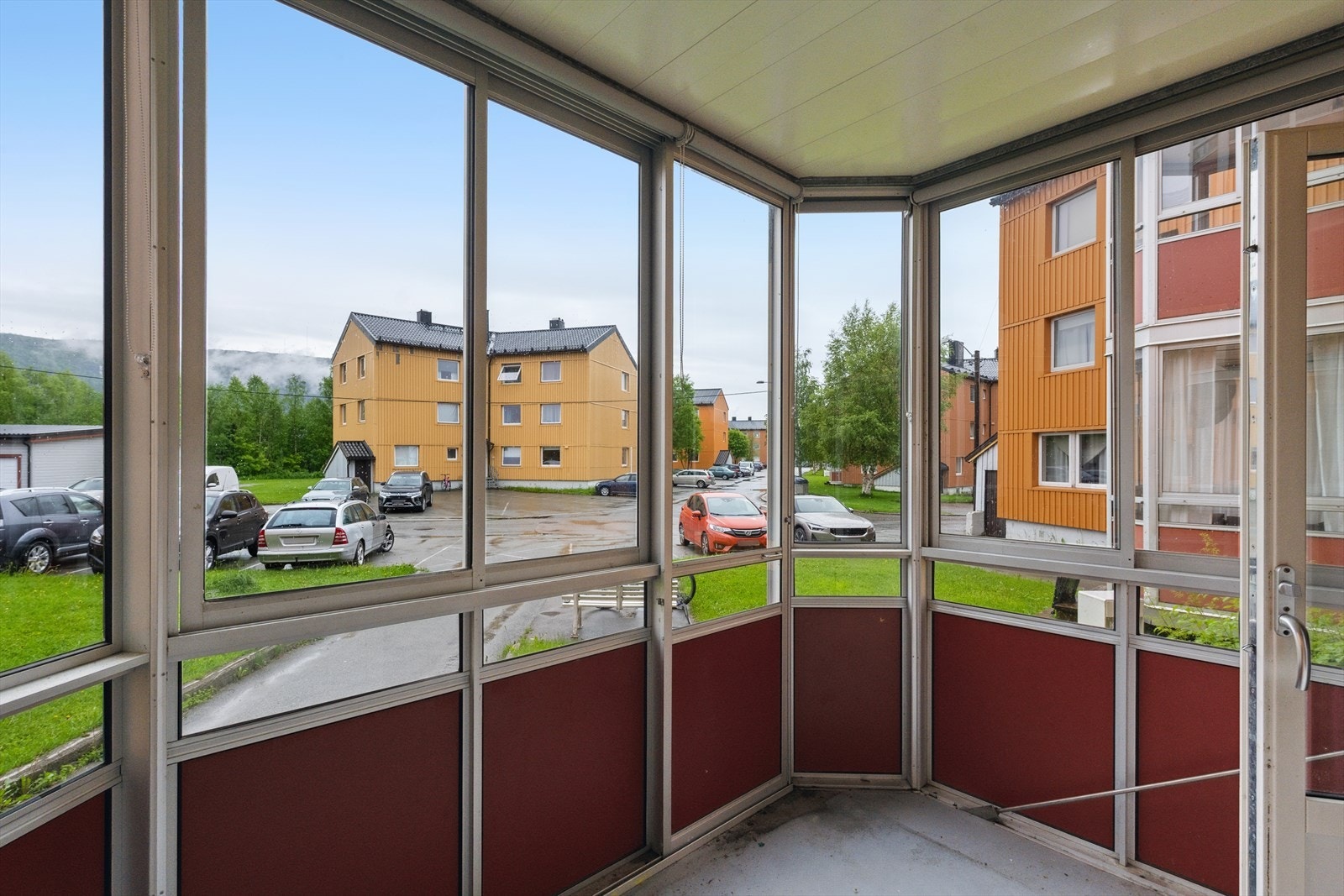 Leiligheten har utgang til en innglasset balkong på 7 kvm. Galleribilde