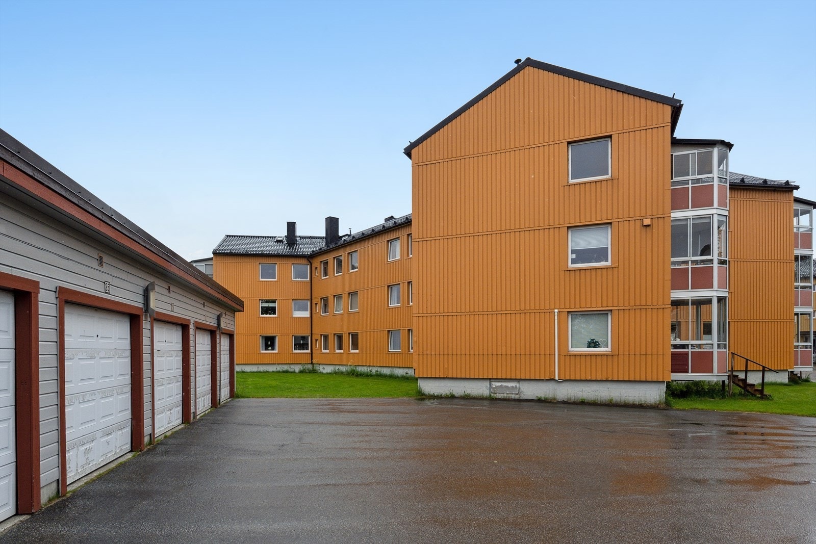 Borettslaget leier ut garasjer etter søknadsliste. Galleribilde