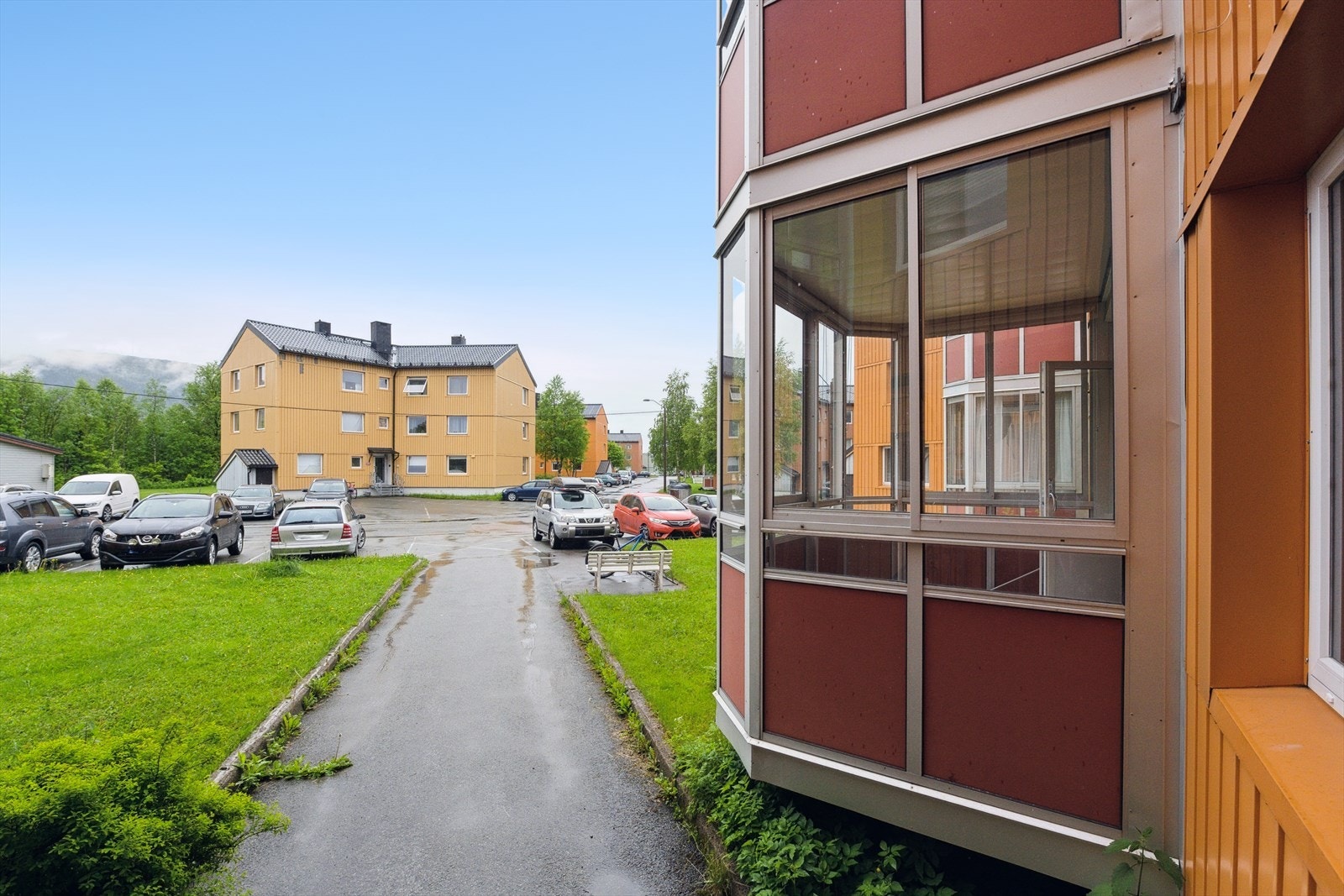 Leiligheten ligger i byggets 1. etasje med alt på én flate og har enkel adkomst. Galleribilde