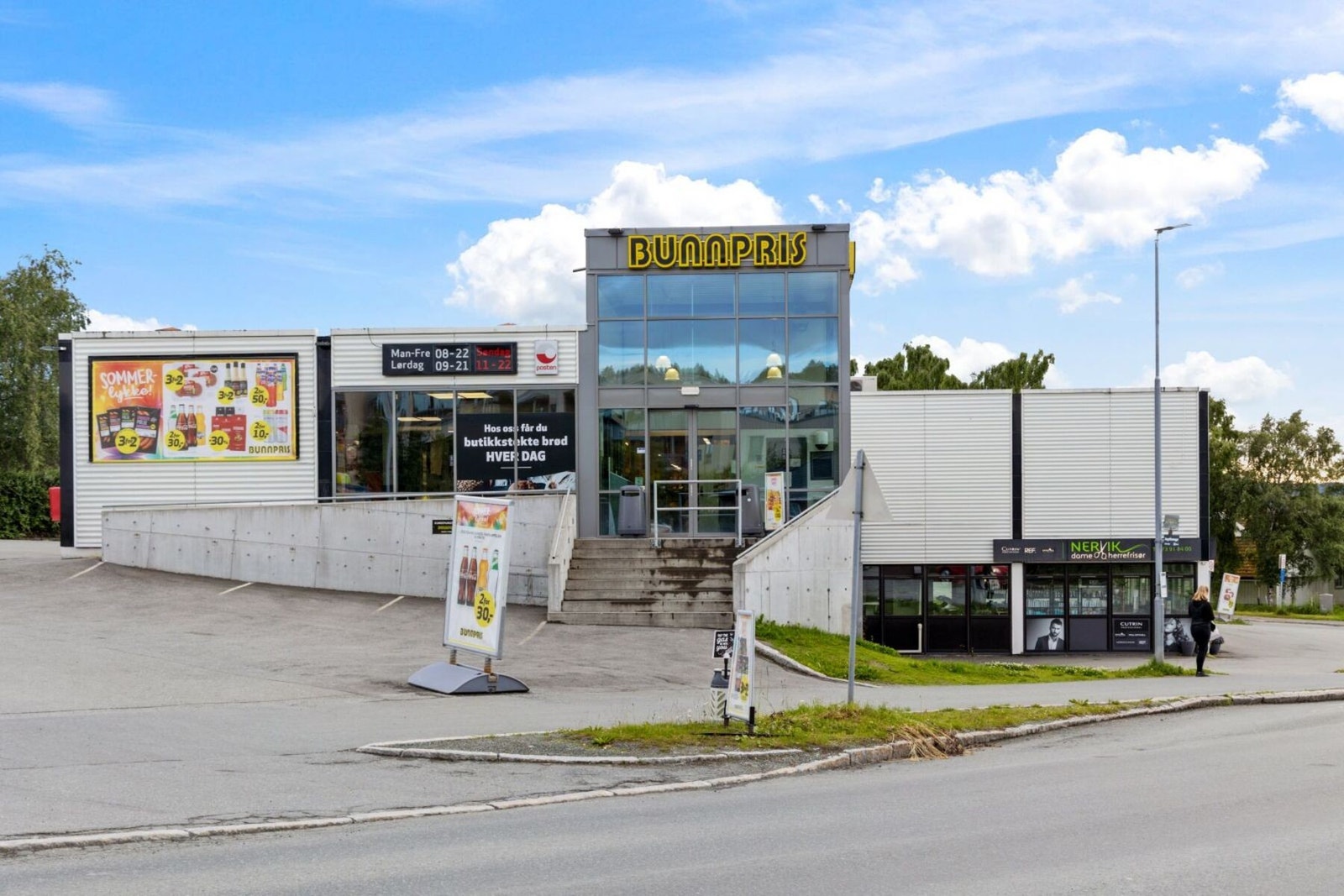 Flere dagligvarebutikker i nærområdet. Både Bunnpris, KIWI og Rema 1000 Galleribilde