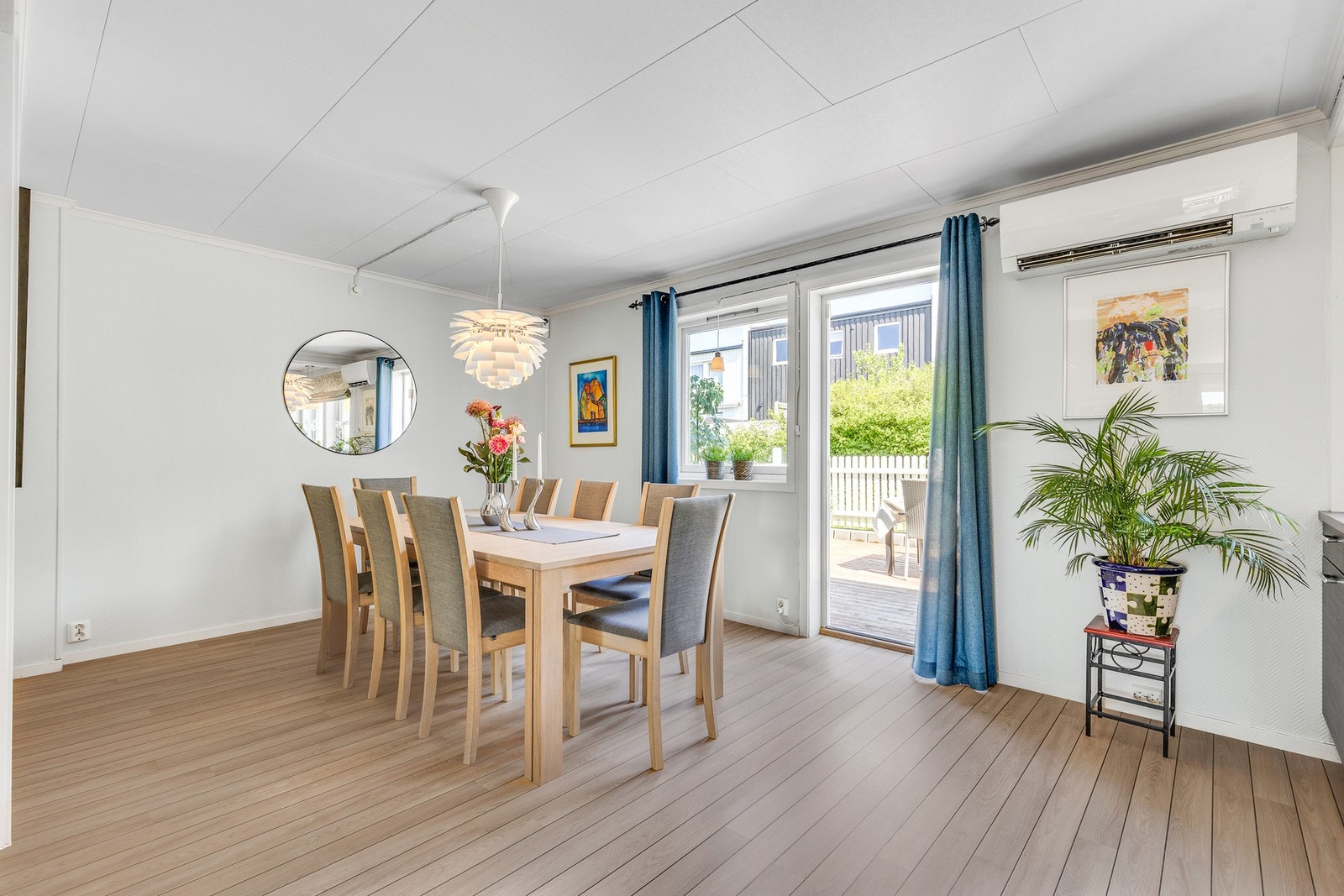 Direkte utgang til terrassen på baksiden Galleribilde