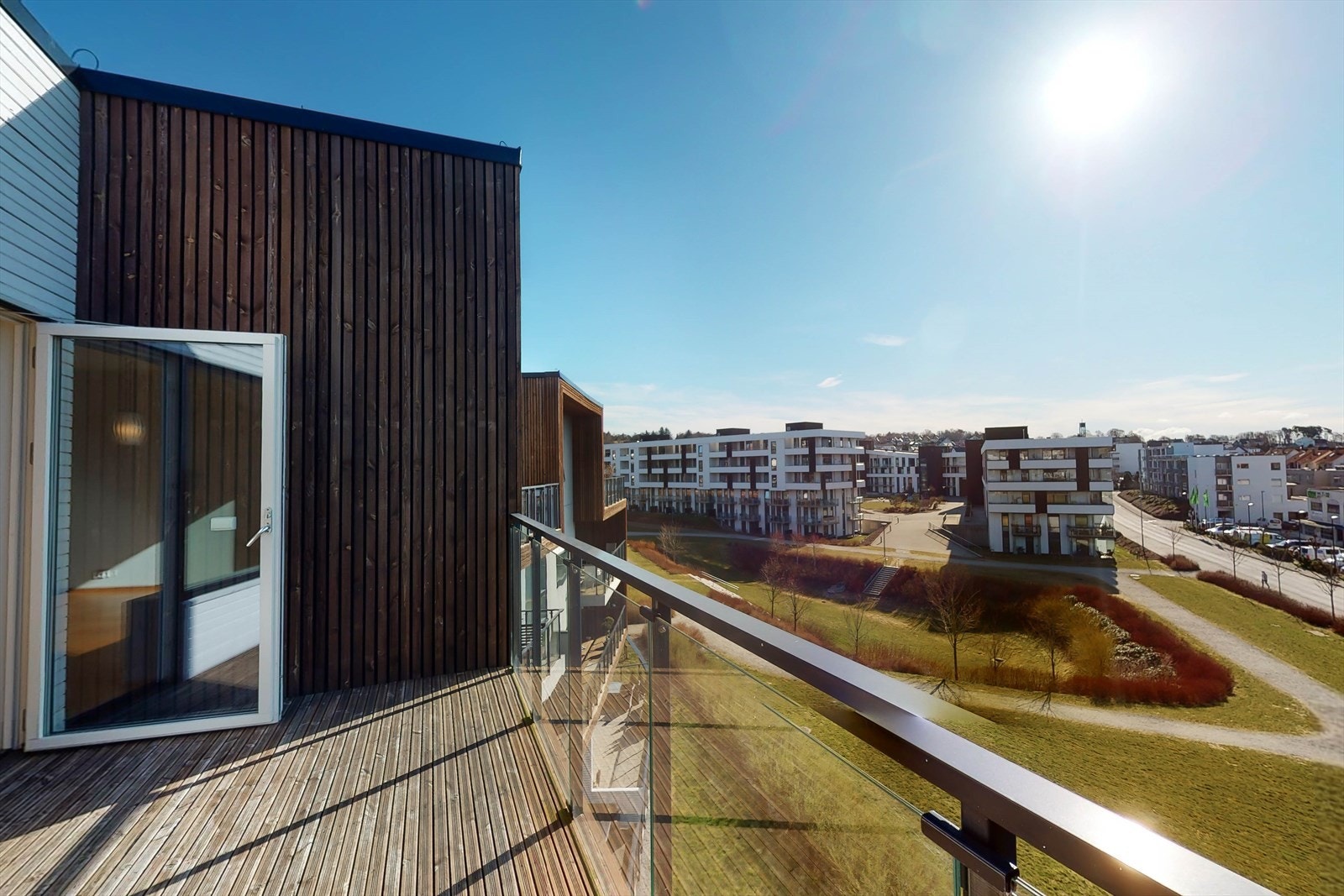 Romslig balkong Galleribilde