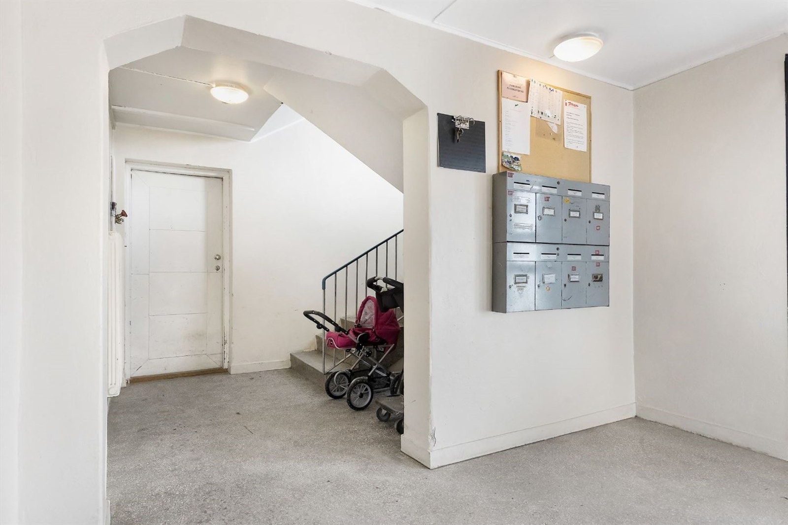 Oppgangen har plass til oppbevaring av barnevogn (arkivbilde). Galleribilde